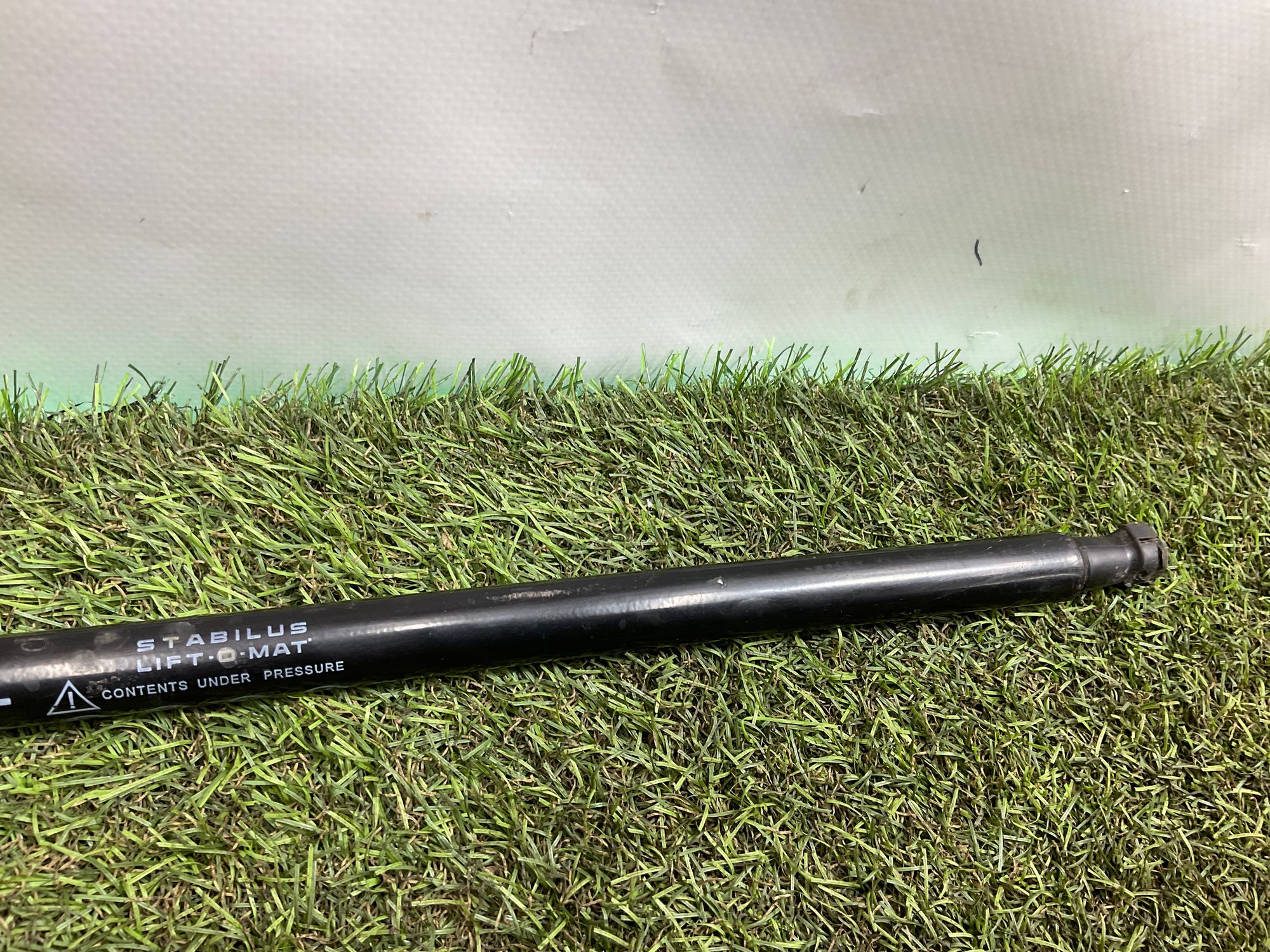 Амортизатор капота левый Toyota Land Cruiser 200 рестайлинг 2 (2015—2023) 2021, 5000 рублей, Москва