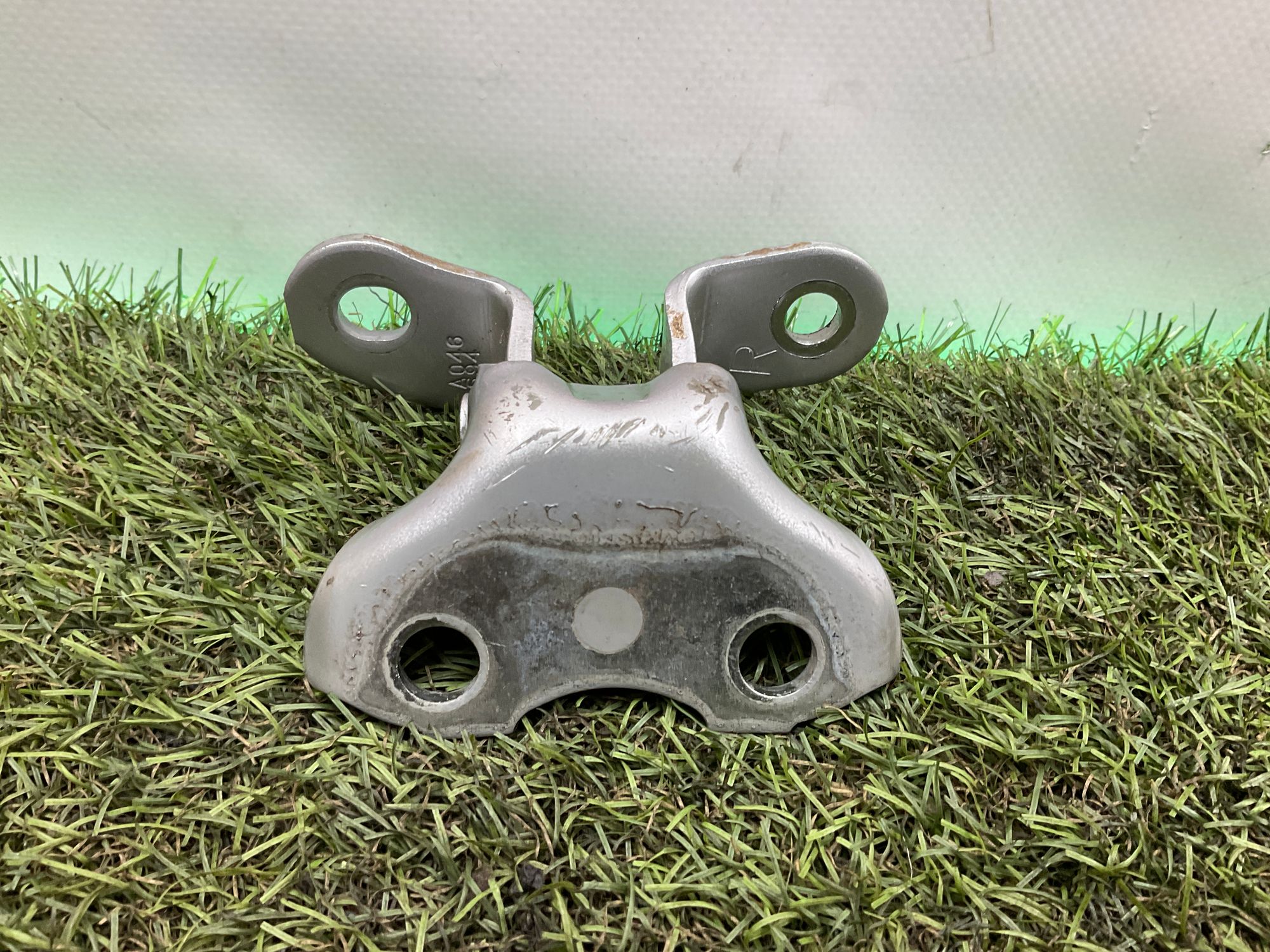 Петля двери правой передней Toyota Land Cruiser 200 рестайлинг 2 (2015—2023) 2017, 2000 рублей, Москва