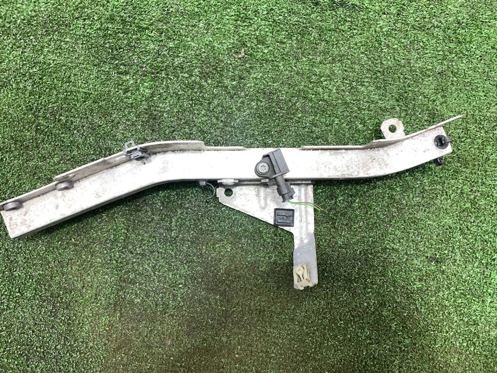 https://ycs.partsauto.market/partsauto-images/thmbs/userImages/h353NjtZg3VDP19b5HMt7LlpbQ93/part/673d9706-314d-4a9a-91e2-fdca32c9da77_1727422927791.jpg