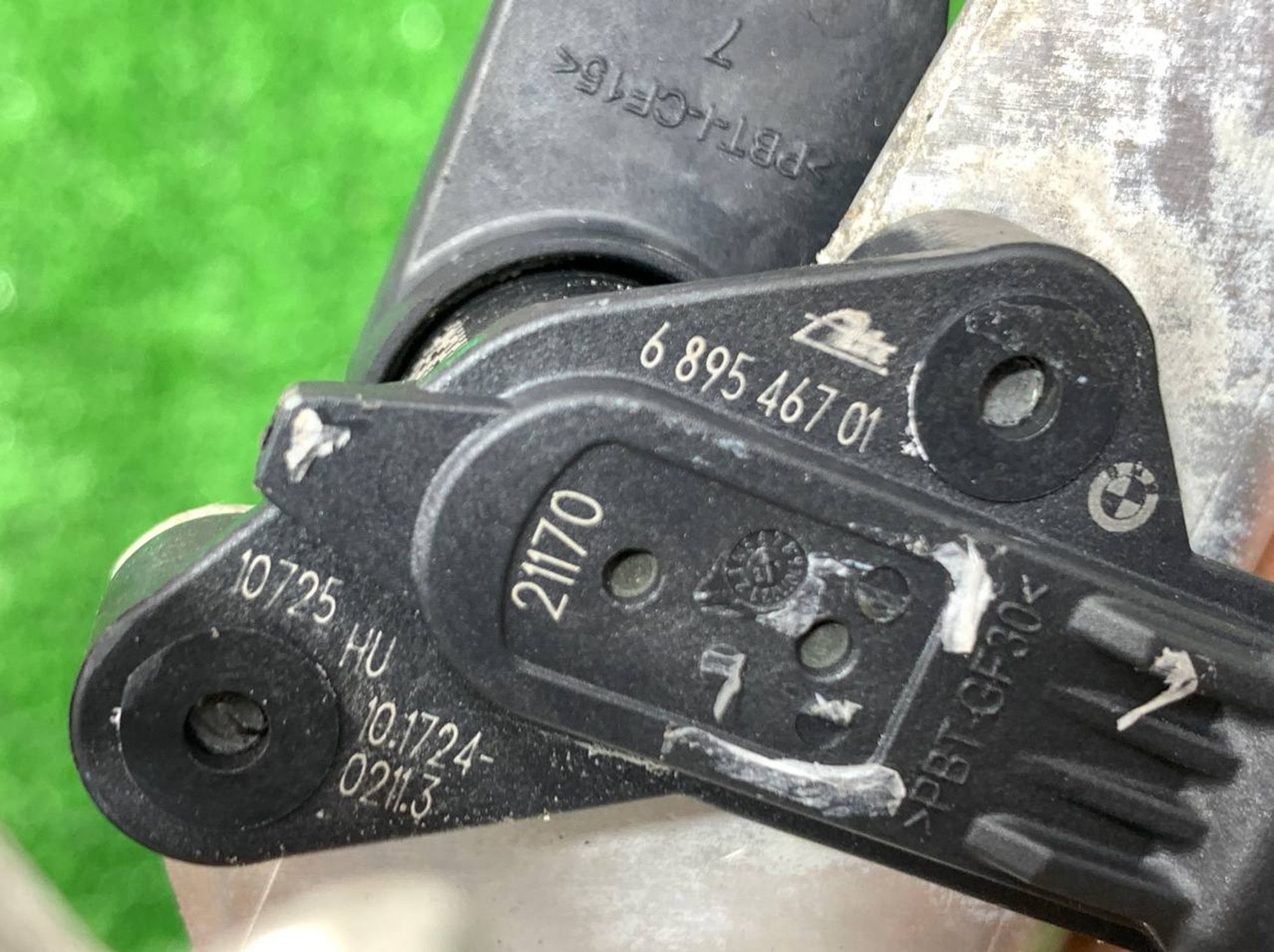 https://ycs.partsauto.market/partsauto-images/thmbs/userImages/h353NjtZg3VDP19b5HMt7LlpbQ93/part/67b9da9f-9c45-4872-bef0-954e6eb94704_1718960974946.jpg