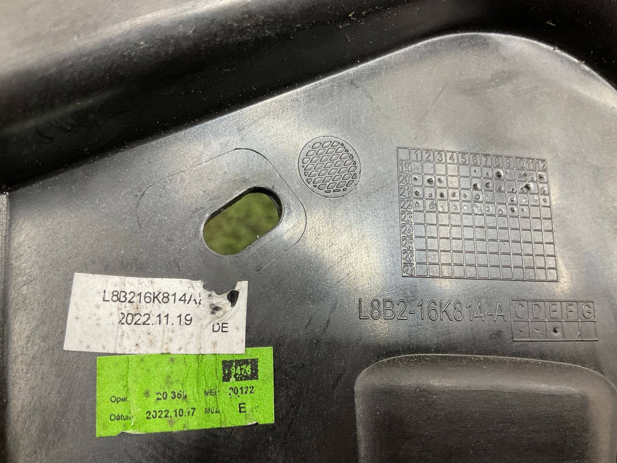 Накладка подкапотная правая Land Rover Defender II L663 2022, 3500 рублей, Москва