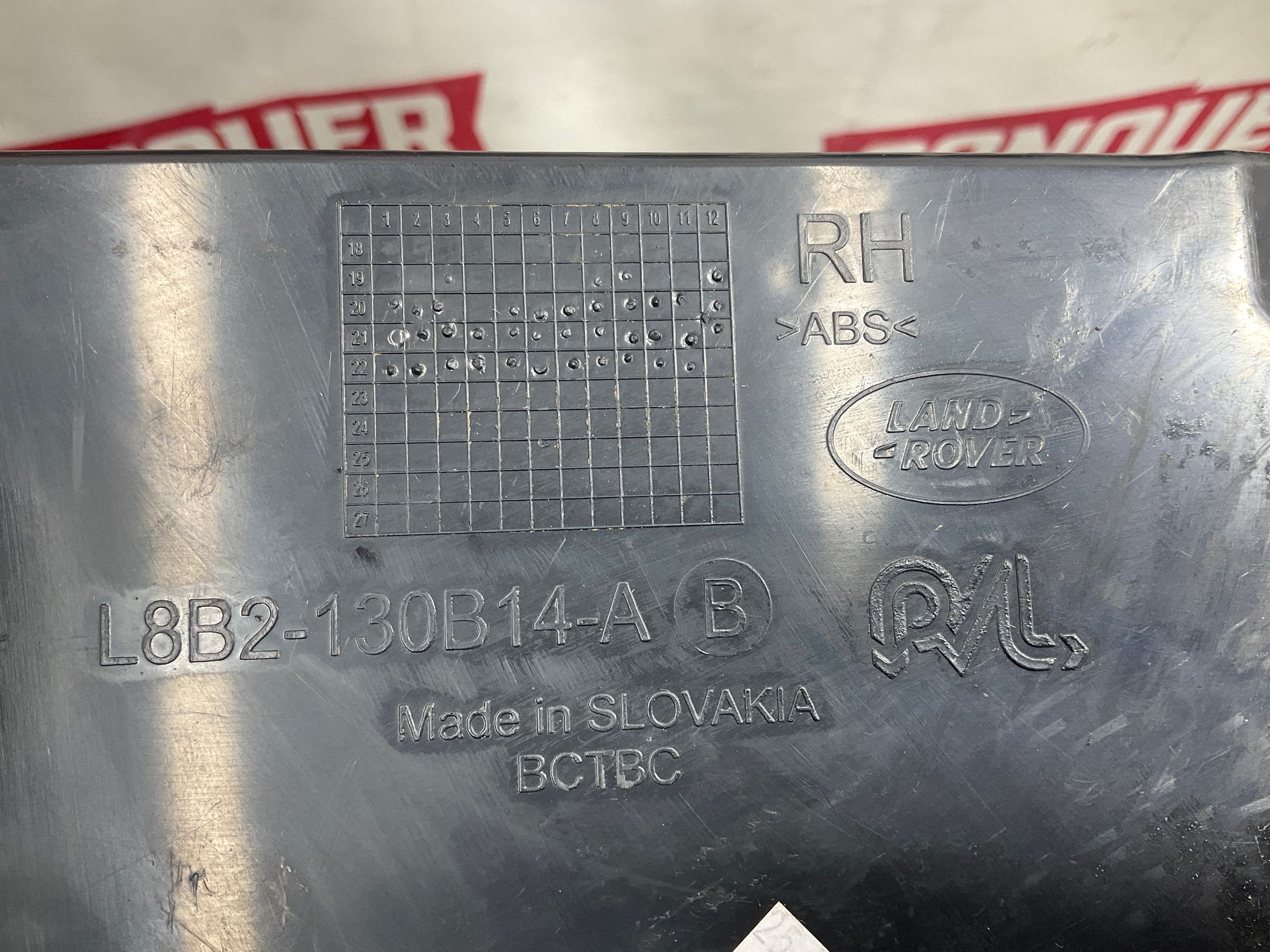 Кронштейн напольного покрытия передний правый Land Rover Defender II L663 2022, 2500 рублей, Москва