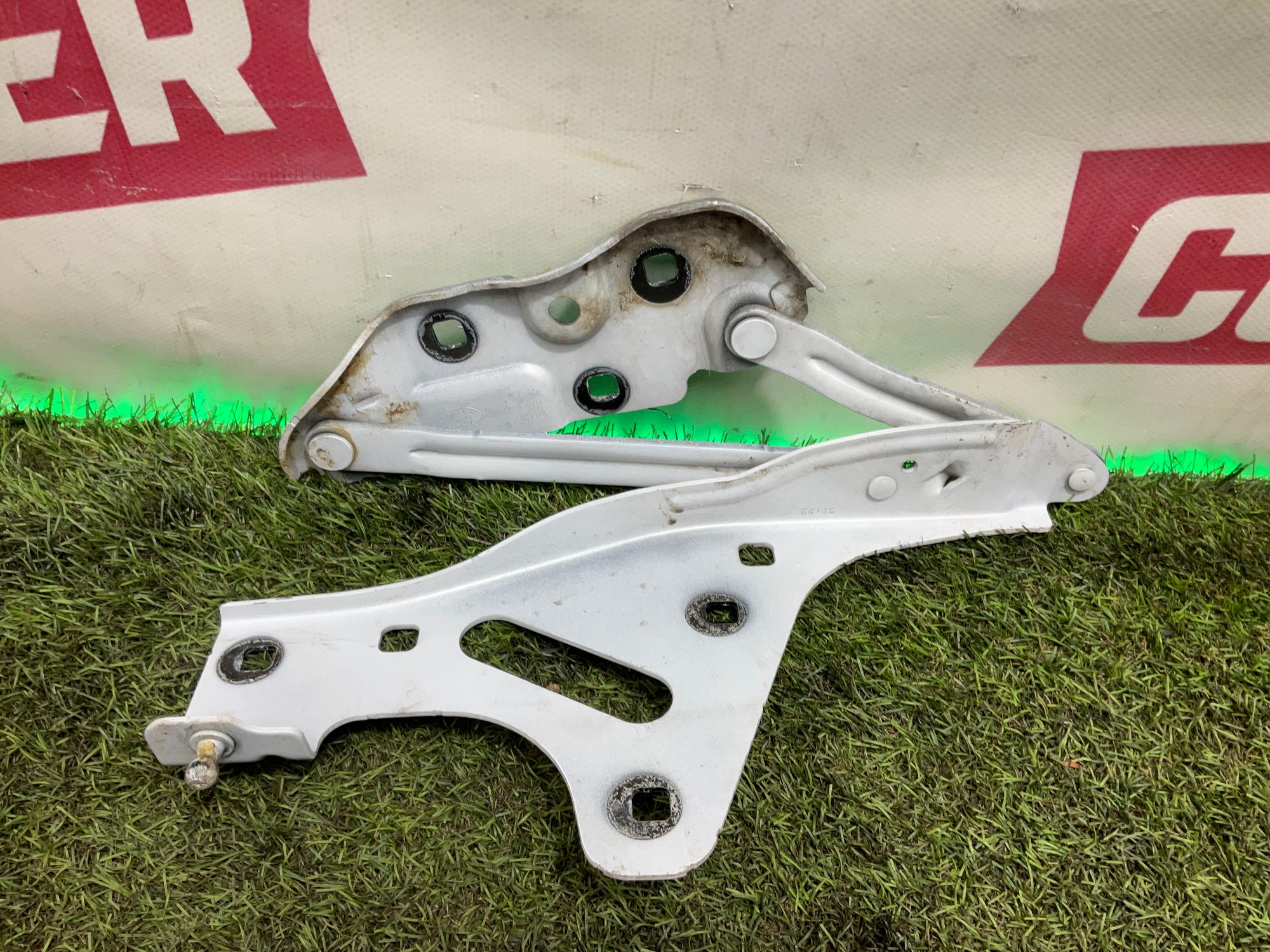 Петля капота левая Land Rover Defender II L663 2022, 9500 рублей, Москва