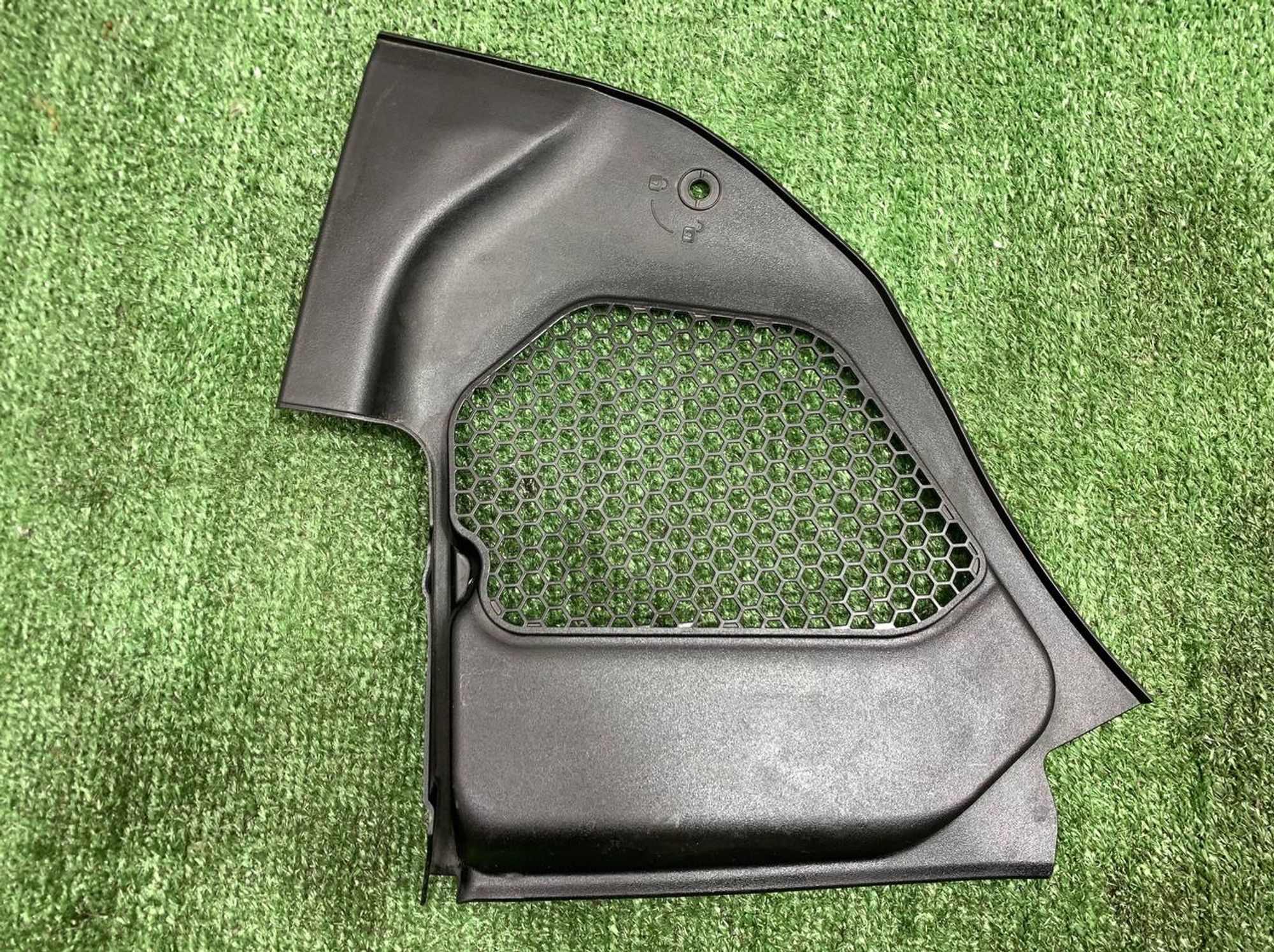 https://ycs.partsauto.market/partsauto-images/thmbs/userImages/h353NjtZg3VDP19b5HMt7LlpbQ93/part/68ef5022-07e0-4ed0-aca8-d1701b6d5bf3_1730384379046.jpg