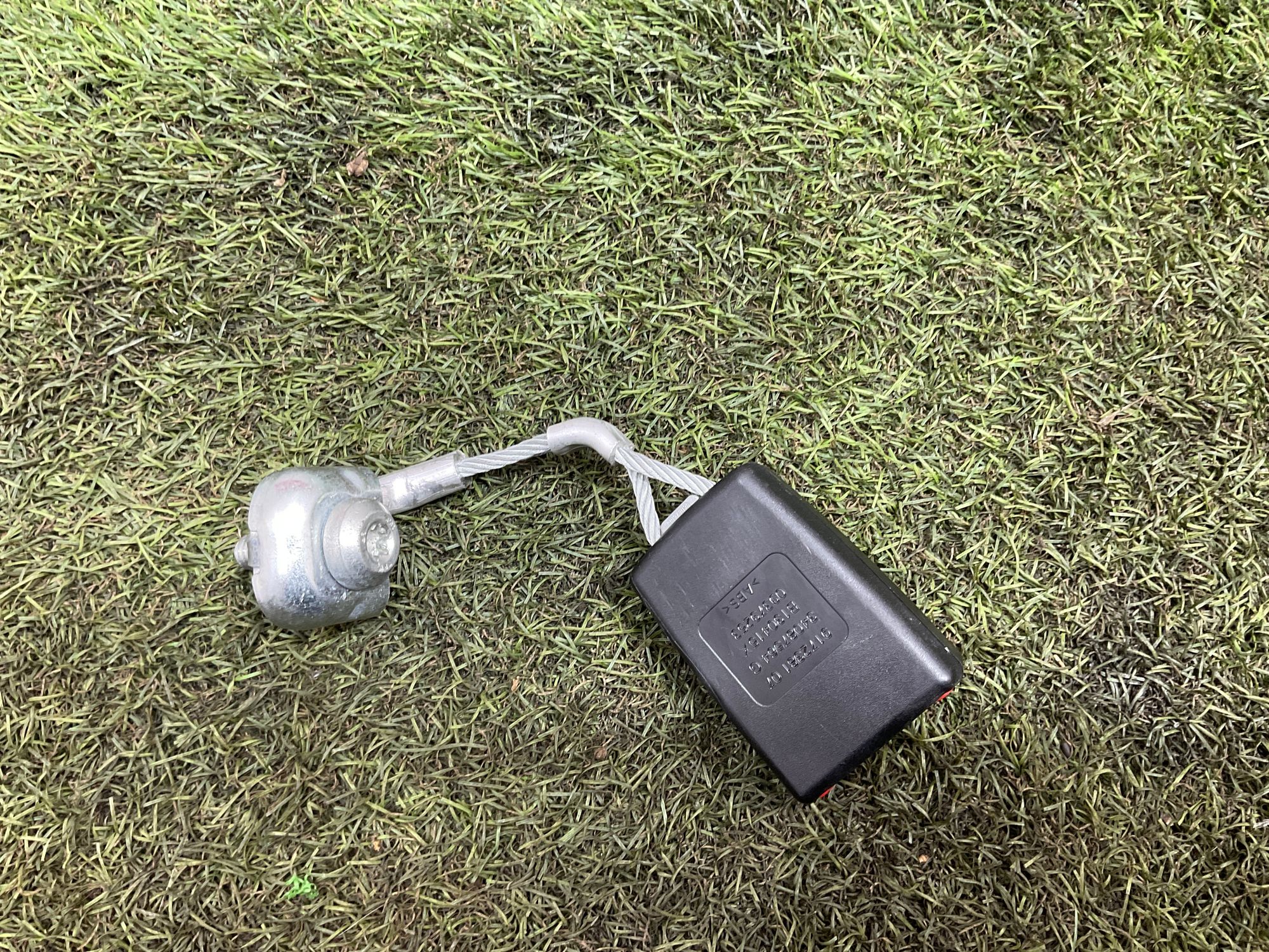 Замок ремня безопасности задний левый BMW 6 F06, 1000 рублей, Москва