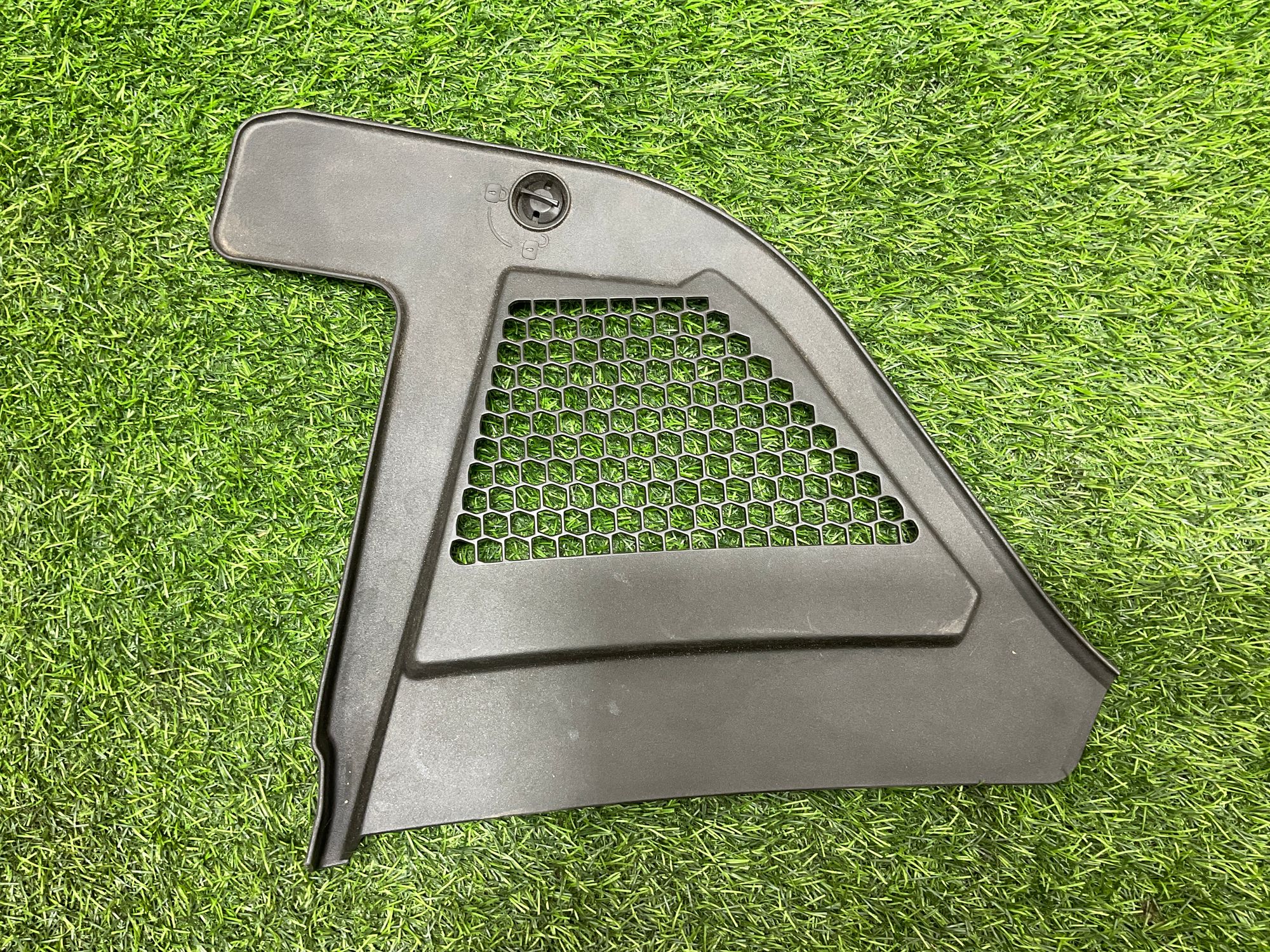https://ycs.partsauto.market/partsauto-images/thmbs/userImages/h353NjtZg3VDP19b5HMt7LlpbQ93/part/6988e736-e227-4c9e-9bf6-bcc966a1cb19_1734683432162.jpg
