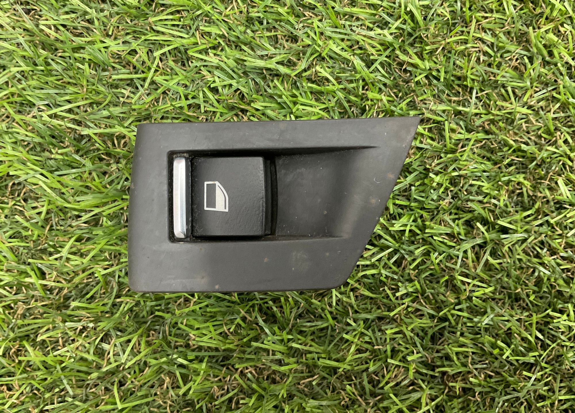 Кнопка стеклоподъемника BMW 5 серия, F10/F11/F07 рестайлинг, 1000 рублей, Москва