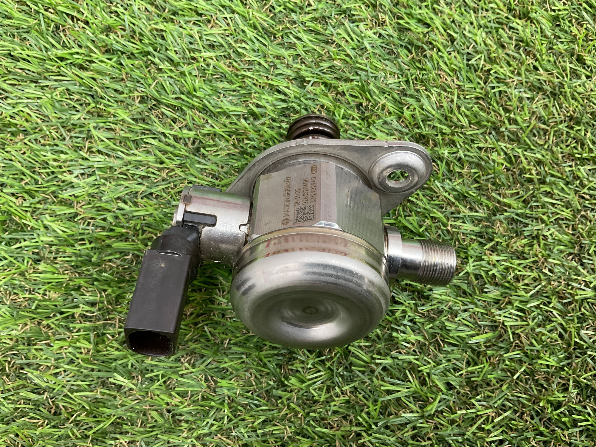 https://ycs.partsauto.market/partsauto-images/thmbs/userImages/h353NjtZg3VDP19b5HMt7LlpbQ93/part/69e10482-8e6b-43b0-94f0-6a9b64dda799_1749819580829.jpg