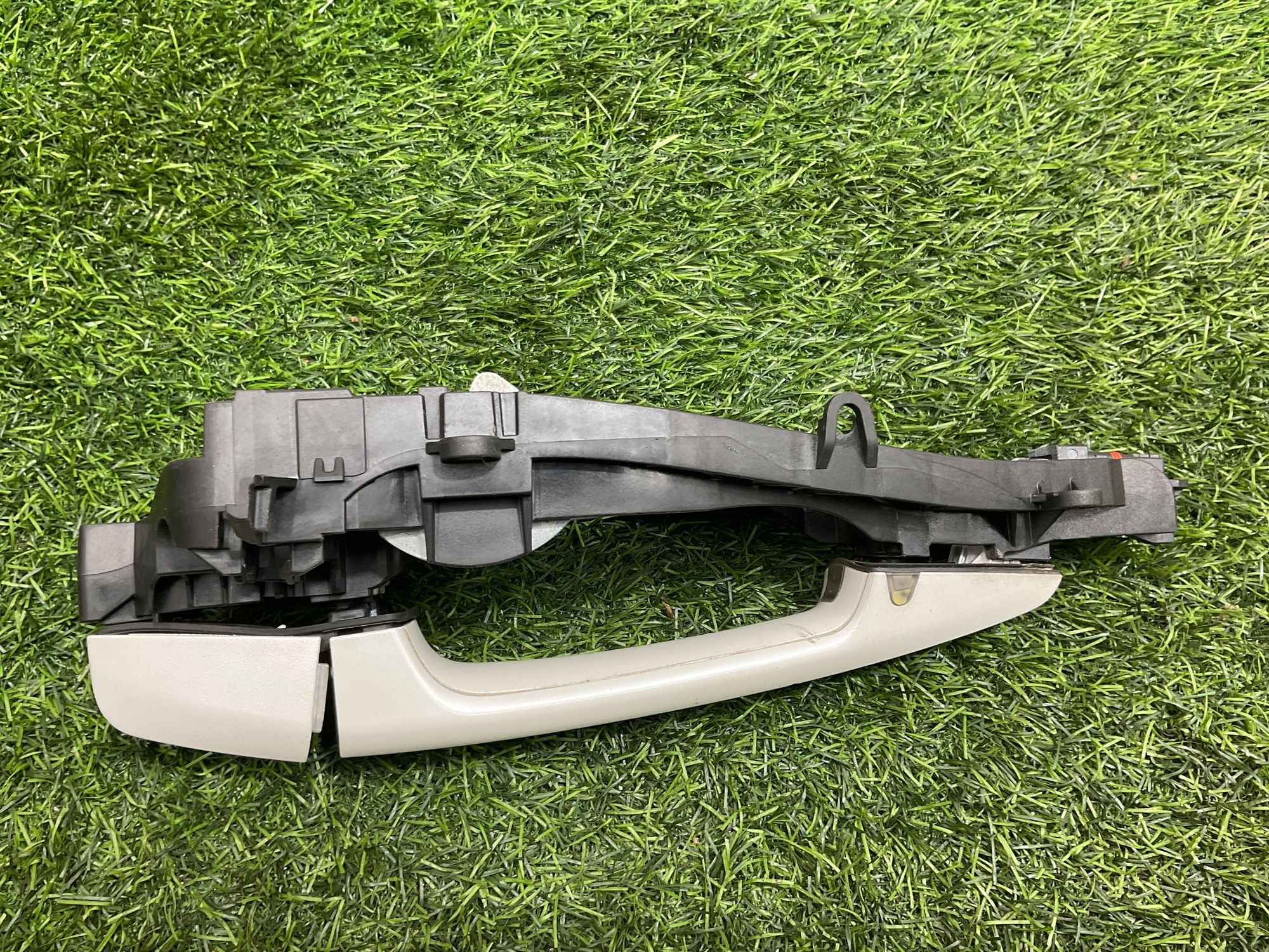 https://ycs.partsauto.market/partsauto-images/thmbs/userImages/h353NjtZg3VDP19b5HMt7LlpbQ93/part/69f1afda-cc19-4132-825a-bd8f57eb9464_1737384782901.jpg