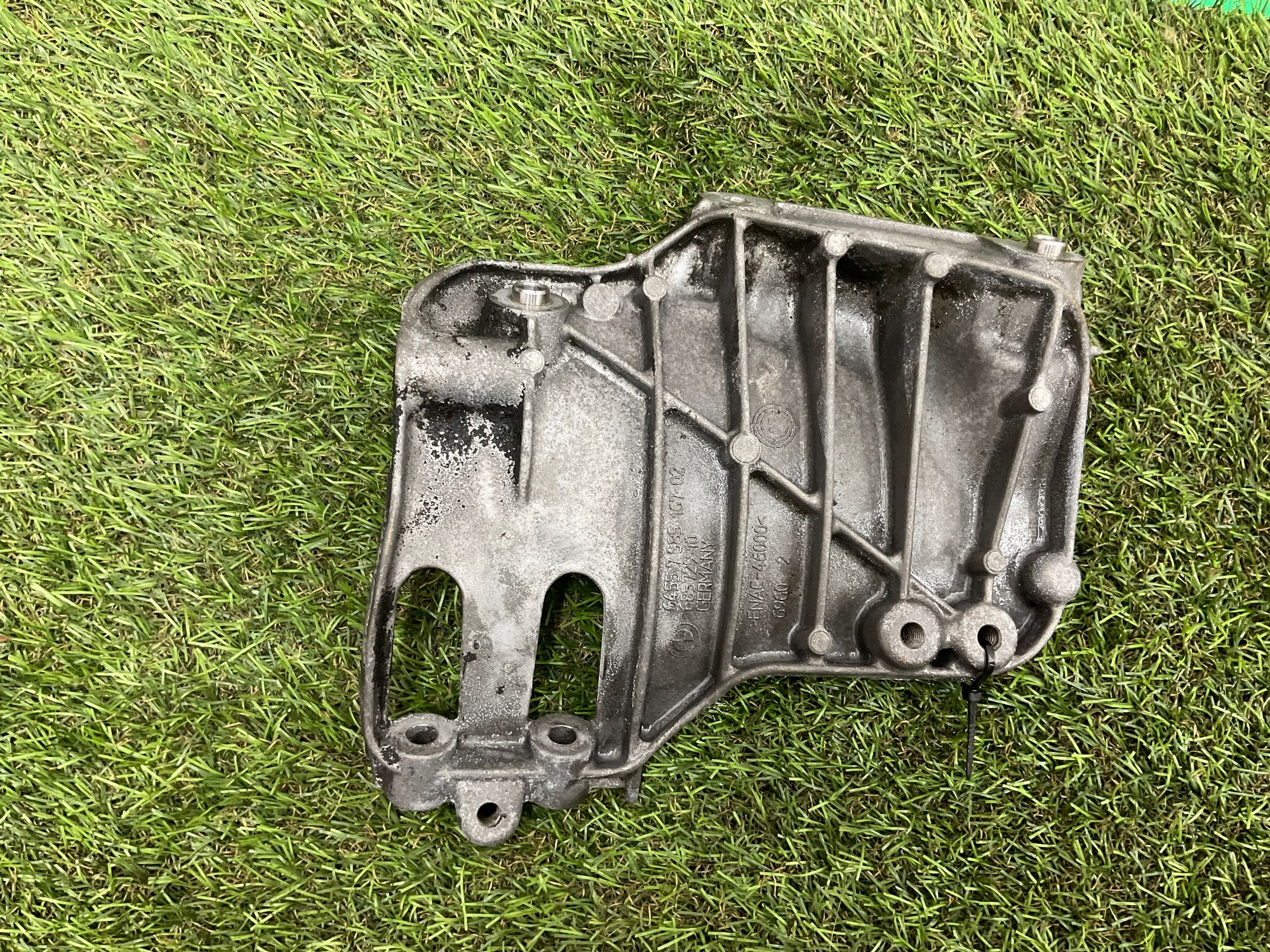 Кронштейн компрессора кондиционера BMW 7 серия, F01/F02/F04 рестайлинг, 1000 рублей, Москва