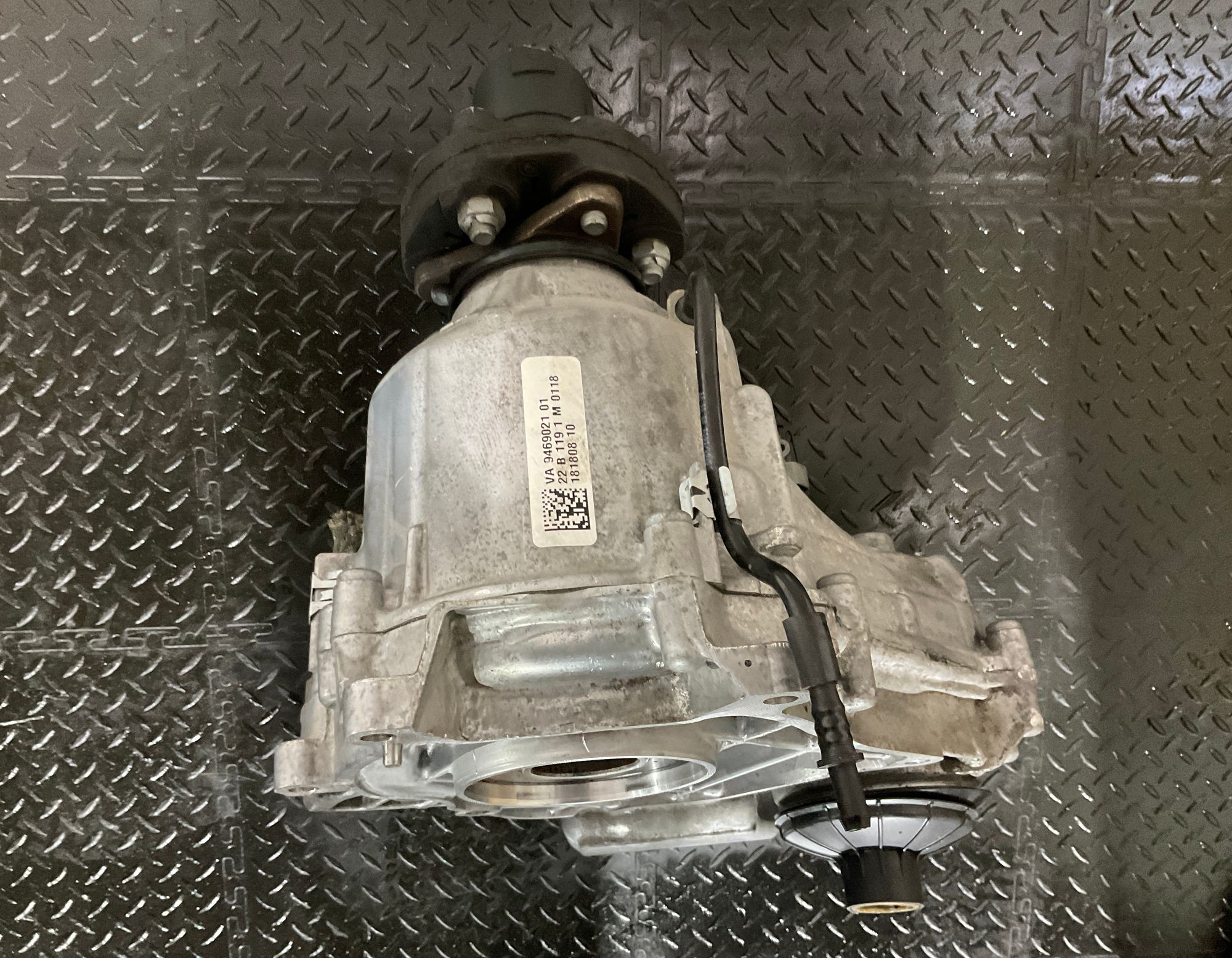 https://ycs.partsauto.market/partsauto-images/thmbs/userImages/h353NjtZg3VDP19b5HMt7LlpbQ93/part/6ad984f3-2e47-4f51-ba41-4a644f268b15_1747739943289.jpg