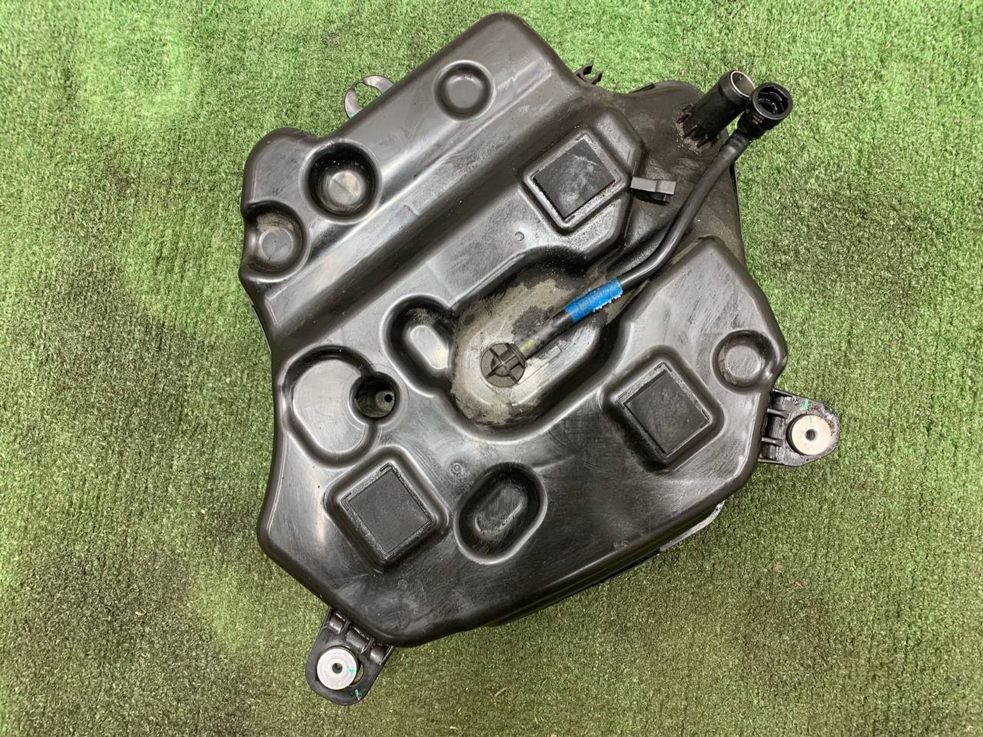 https://ycs.partsauto.market/partsauto-images/thmbs/userImages/h353NjtZg3VDP19b5HMt7LlpbQ93/part/6aeb467f-59bb-4e65-aedb-52223fe01098_1731678464466.jpg