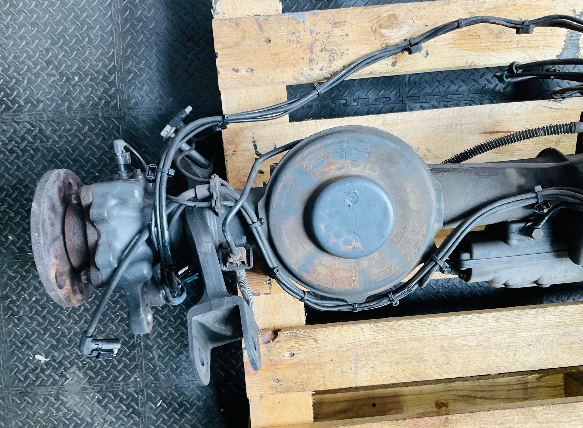 https://ycs.partsauto.market/partsauto-images/thmbs/userImages/h353NjtZg3VDP19b5HMt7LlpbQ93/part/6bb6c4ae-2fd5-4082-a030-43ffd36a0178_1789459809185.jpg