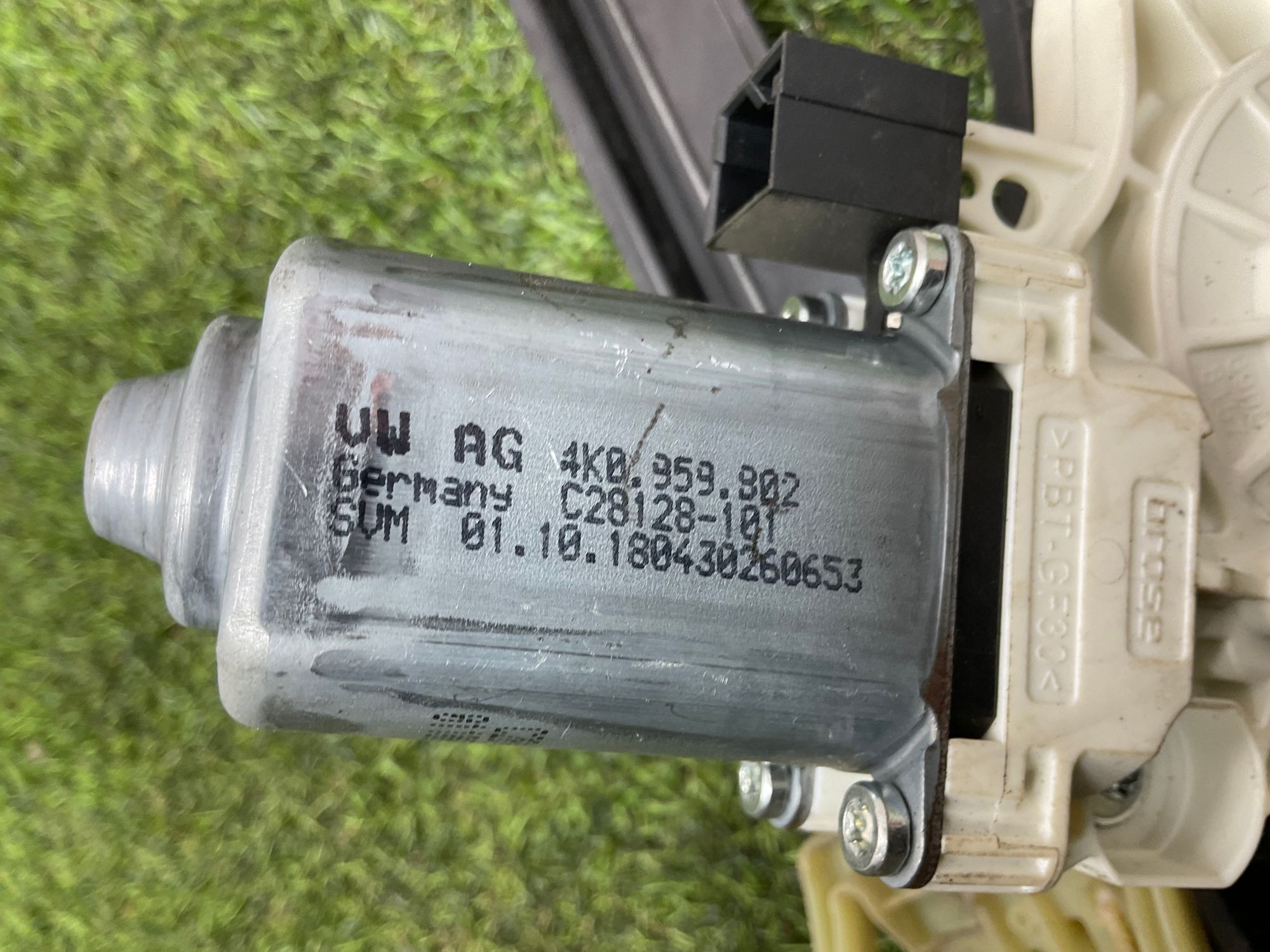 https://ycs.partsauto.market/partsauto-images/thmbs/userImages/h353NjtZg3VDP19b5HMt7LlpbQ93/part/6bc6dfd5-a484-4435-ad1b-4c7ca2c548bc_1786353063690.jpg