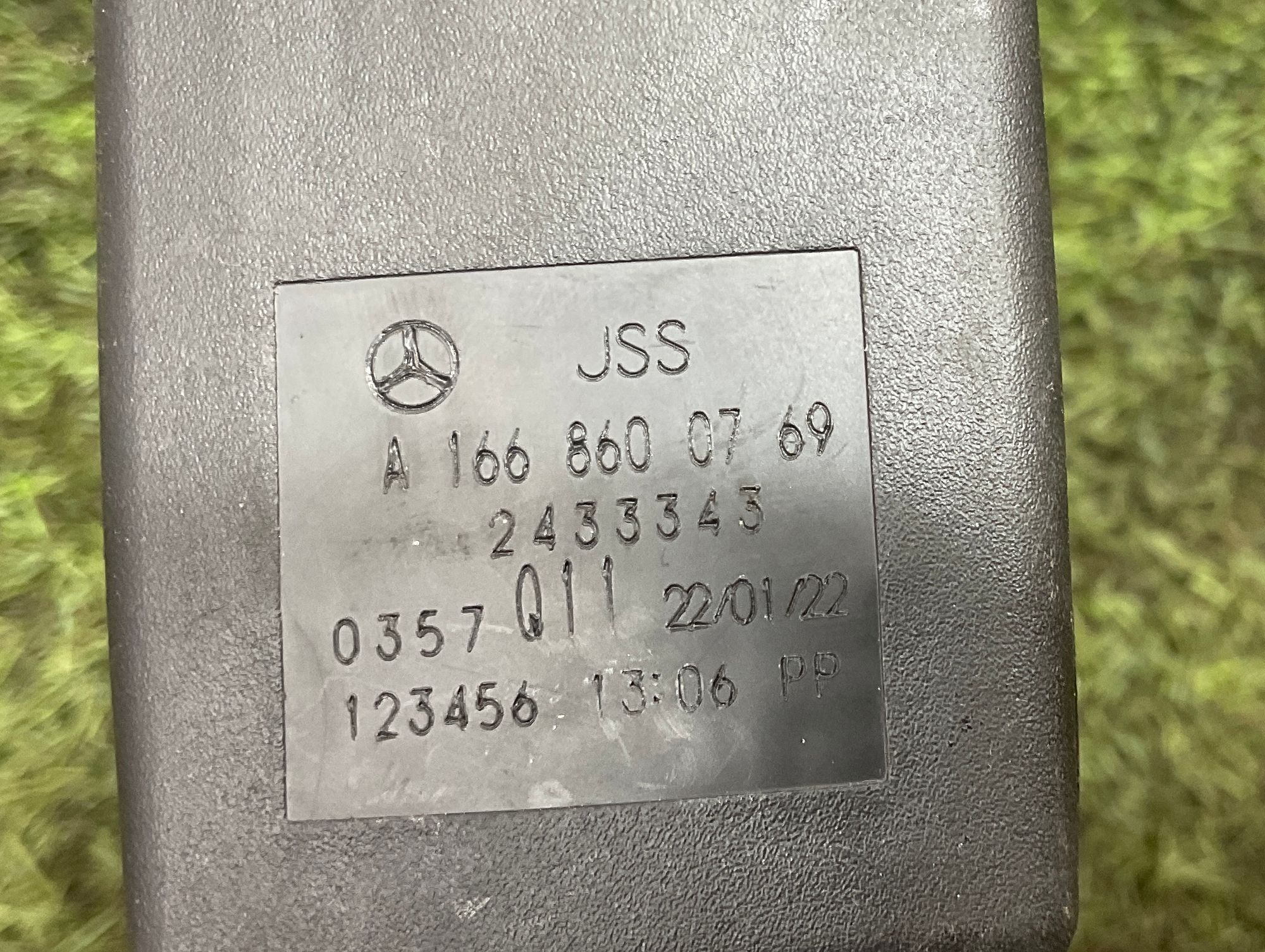 Замок ремня безопасности задний левый Mercedes-Benz GL-Класс X166 (2012—2016) 2015, 1000 рублей, Москва