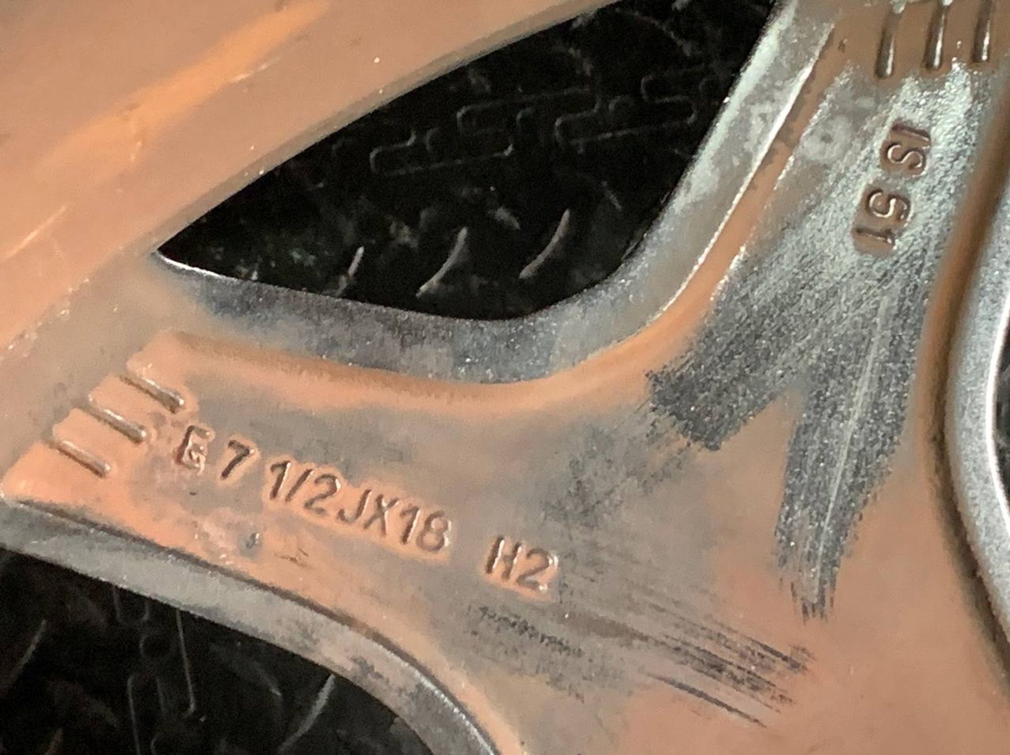 https://ycs.partsauto.market/partsauto-images/thmbs/userImages/h353NjtZg3VDP19b5HMt7LlpbQ93/part/6e53c6fd-ead4-4c34-b027-4255d4abdd3f_1732700393829.jpg