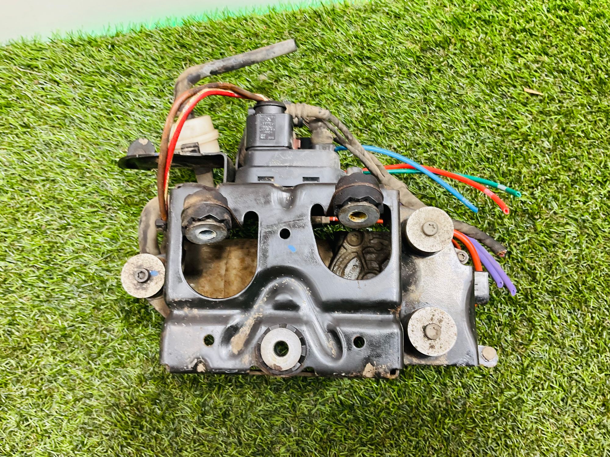 https://ycs.partsauto.market/partsauto-images/thmbs/userImages/h353NjtZg3VDP19b5HMt7LlpbQ93/part/6f5ddbc9-11f0-43b4-9ddc-18e6ed0c4ab8_1787053394324.jpg