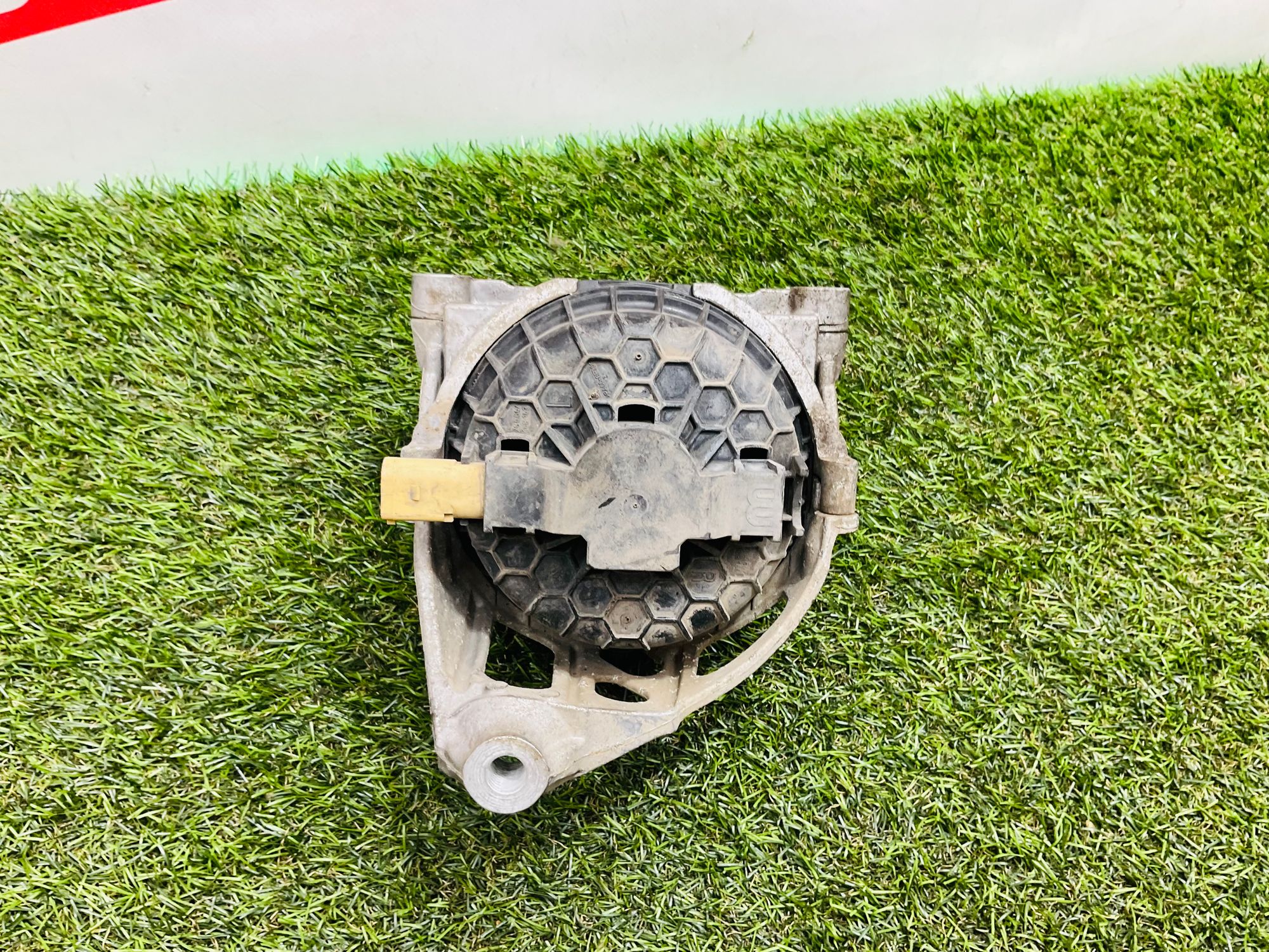 https://ycs.partsauto.market/partsauto-images/thmbs/userImages/h353NjtZg3VDP19b5HMt7LlpbQ93/part/6f7a2f70-8e14-405f-9cc2-14013115a30b_1786792835482.jpg