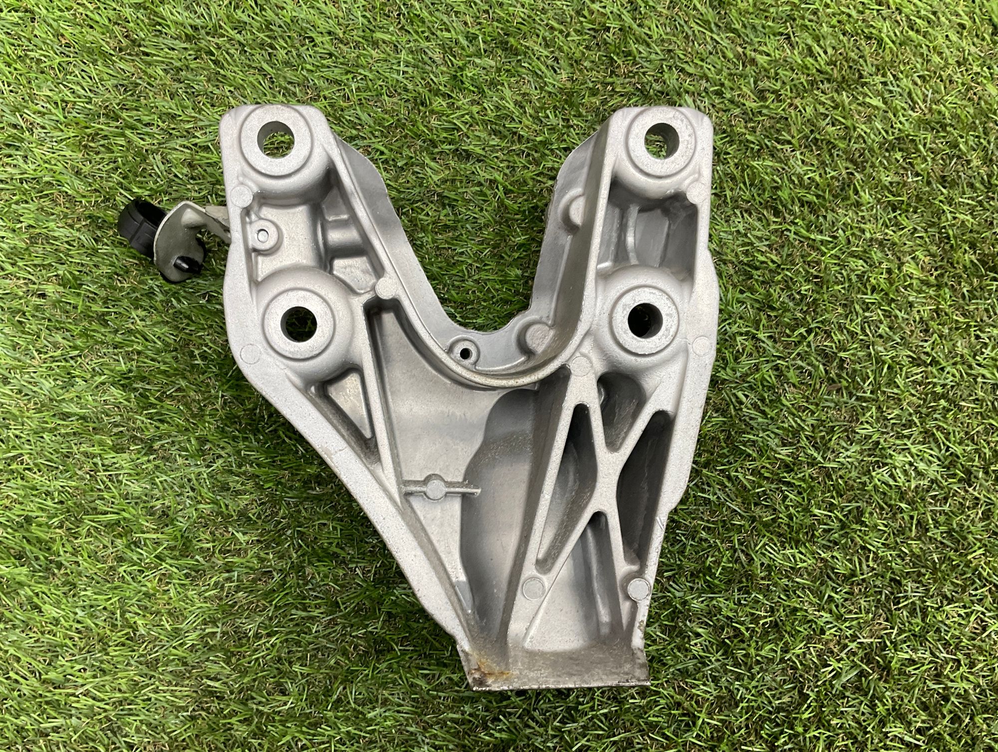 Кронштейн двигателя левый BMW 3 серия, F30/F31 N55, 1500 рублей, Москва