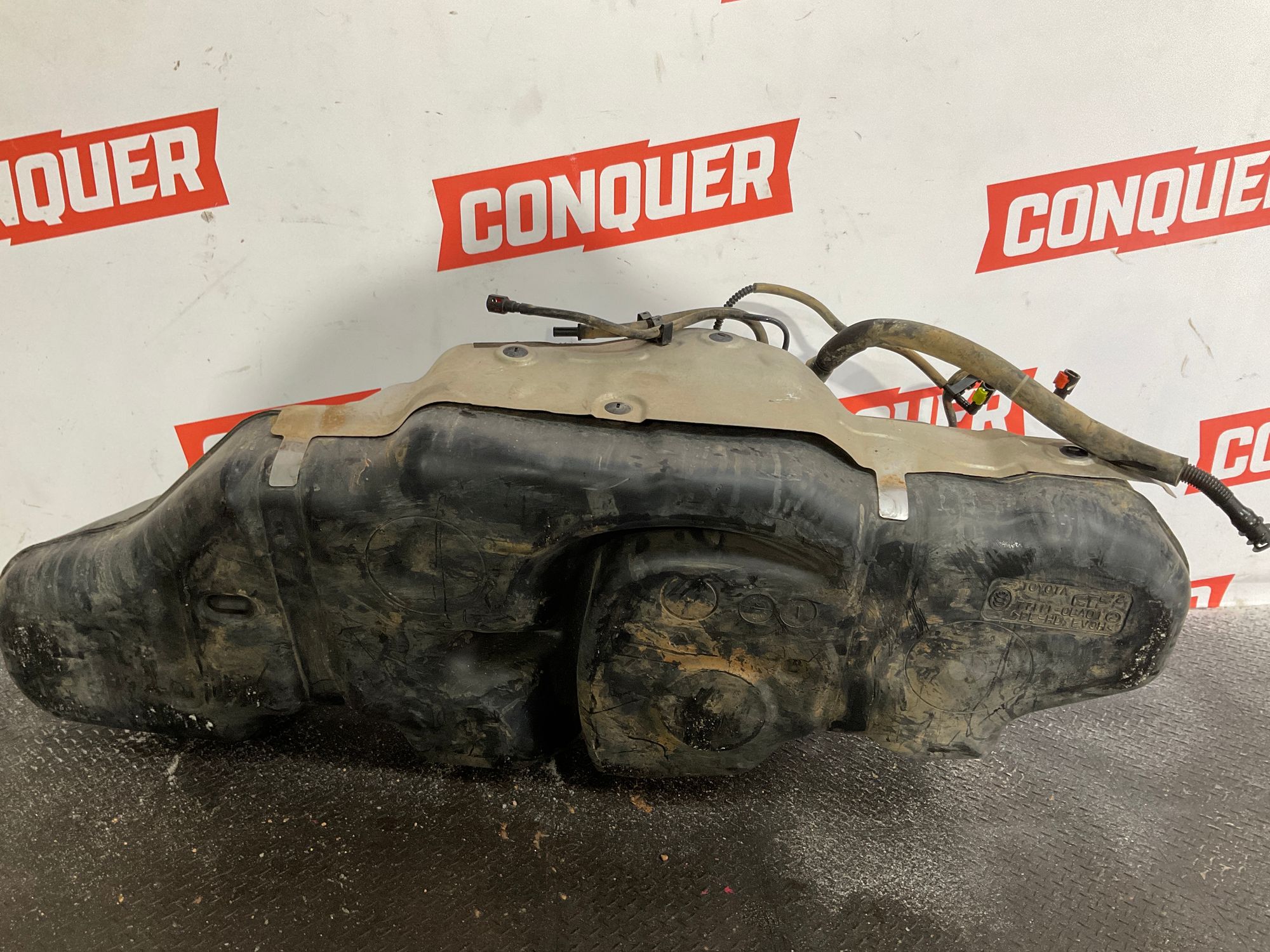 Бензобак Toyota Land Cruiser 200 рестайлинг 2 (2015—2023) 2017, 15000 рублей, Москва