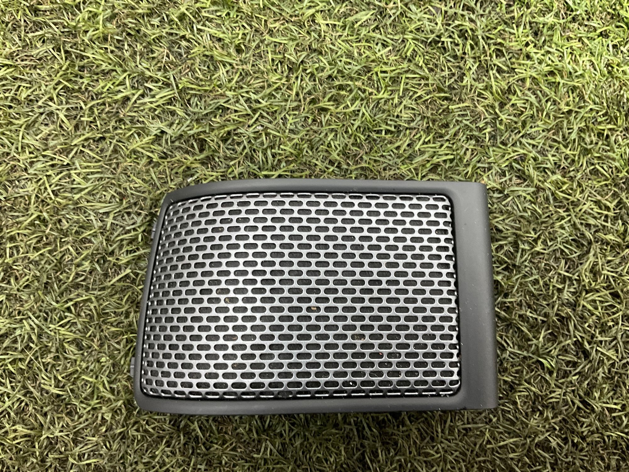 Сетка динамика Land Rover Defender II 2023, 2000 рублей, Москва