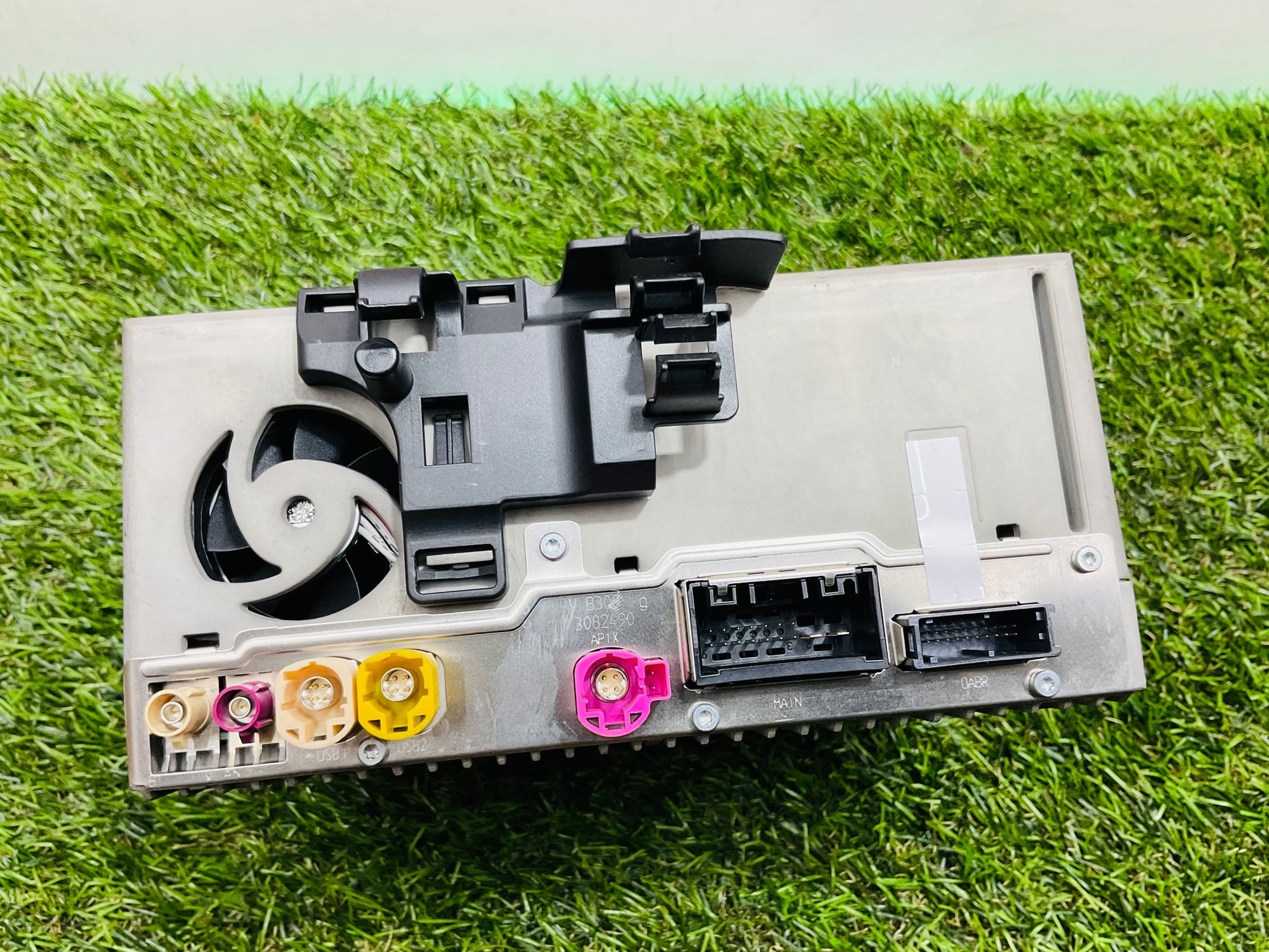 https://ycs.partsauto.market/partsauto-images/thmbs/userImages/h353NjtZg3VDP19b5HMt7LlpbQ93/part/70646789-174a-4063-8f4e-0df8e93e2e32_1785154510397.jpg