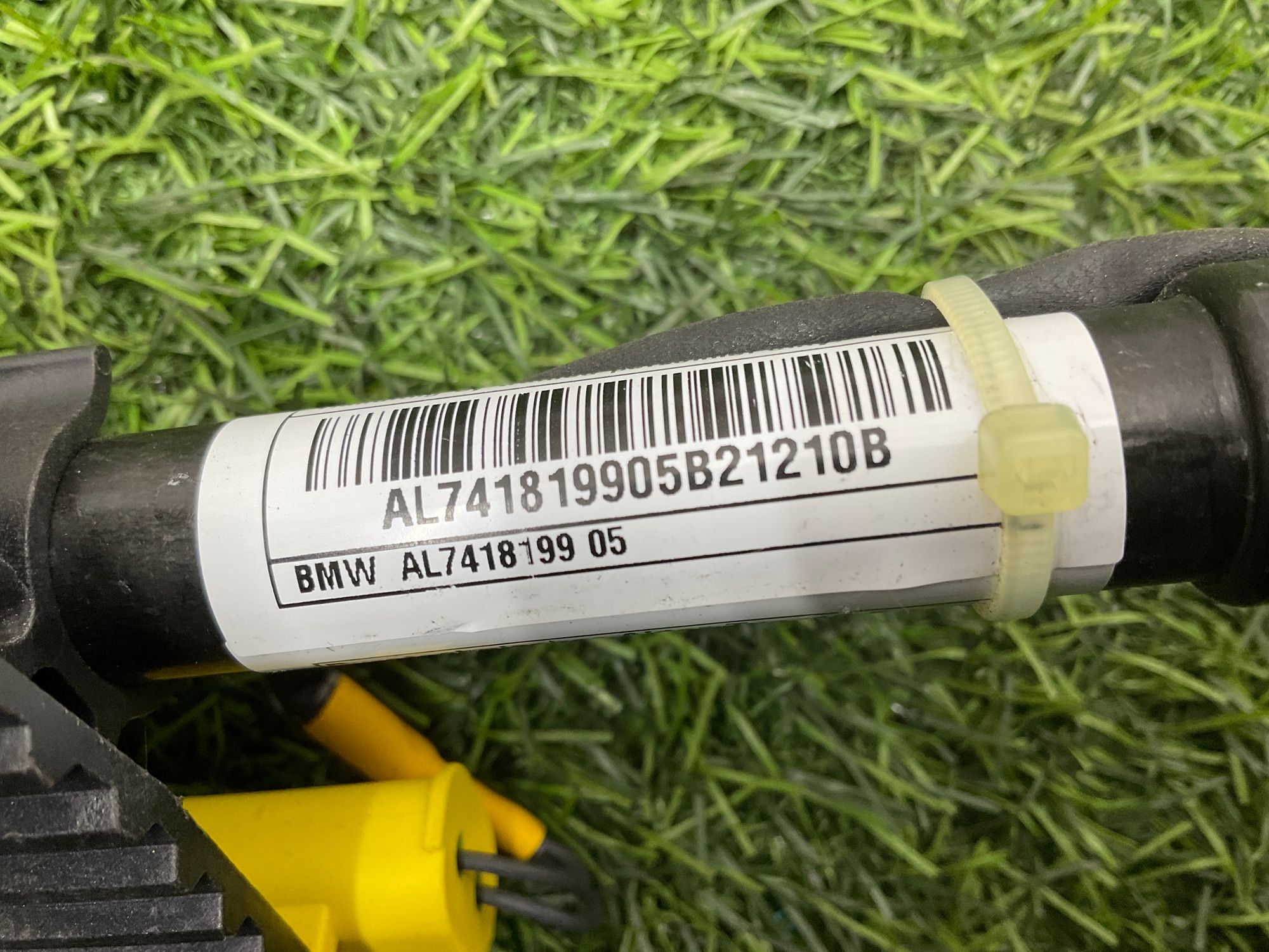 https://ycs.partsauto.market/partsauto-images/thmbs/userImages/h353NjtZg3VDP19b5HMt7LlpbQ93/part/706944e4-1fb4-4f0e-9ea9-5516216b3139_1734514985990.jpg
