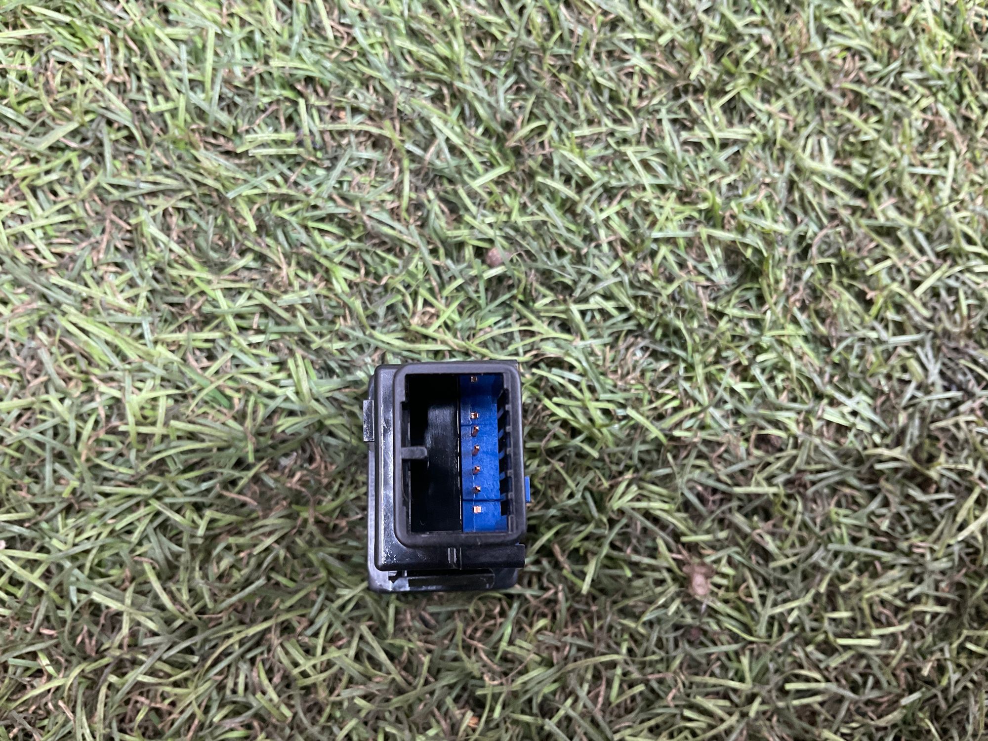 Клавиша активации сажевого фильтра Toyota Land Cruiser 200 рестайлинг 2 (2015—2023) 2017, 2500 рублей, Москва