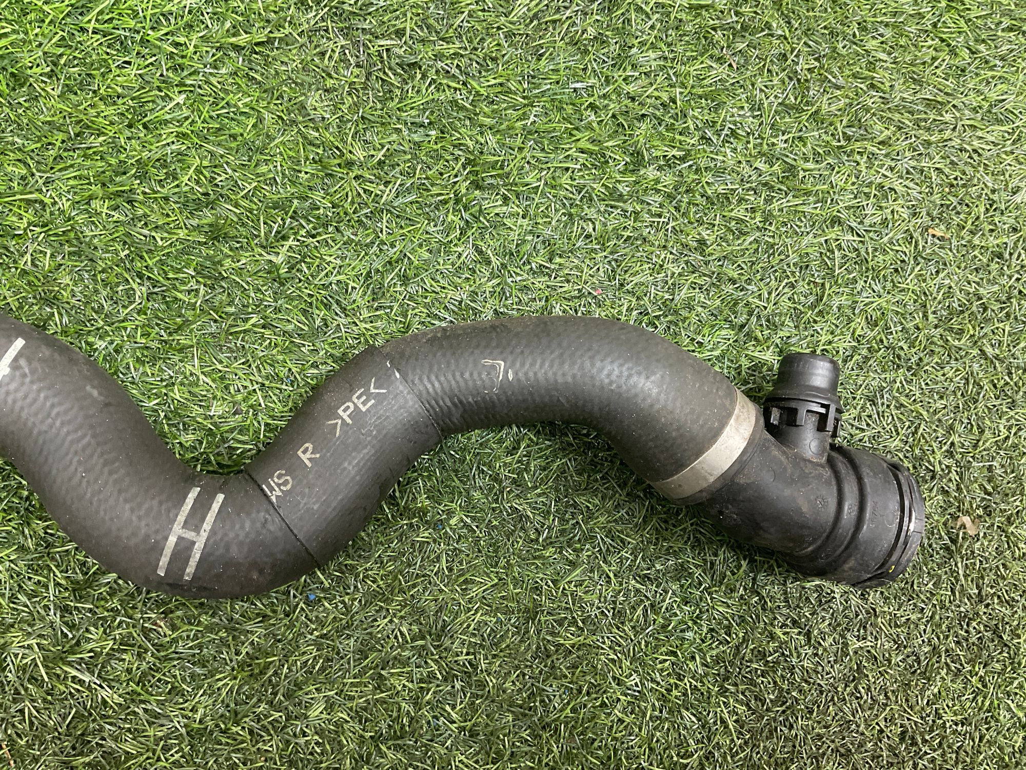 https://ycs.partsauto.market/partsauto-images/thmbs/userImages/h353NjtZg3VDP19b5HMt7LlpbQ93/part/70fbd310-9c1d-47b2-8278-f72aa6848e92_1741959806071.jpg