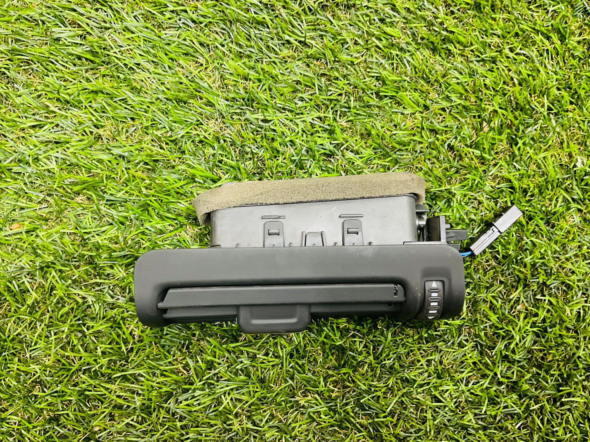https://ycs.partsauto.market/partsauto-images/thmbs/userImages/h353NjtZg3VDP19b5HMt7LlpbQ93/part/7122701e-a14f-4025-a867-3c5d07e5119a_1785574716849.jpg
