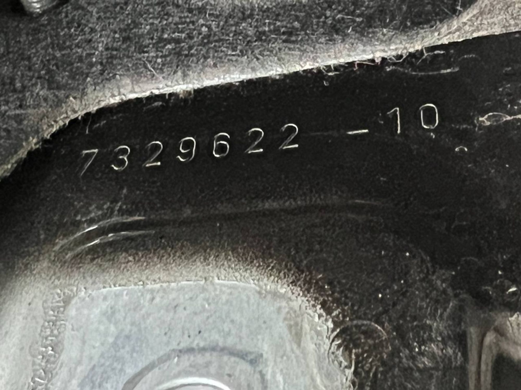 https://ycs.partsauto.market/partsauto-images/thmbs/userImages/h353NjtZg3VDP19b5HMt7LlpbQ93/part/7135ffb3-a466-413e-a464-c35022d7ed11_1730380011432.jpg