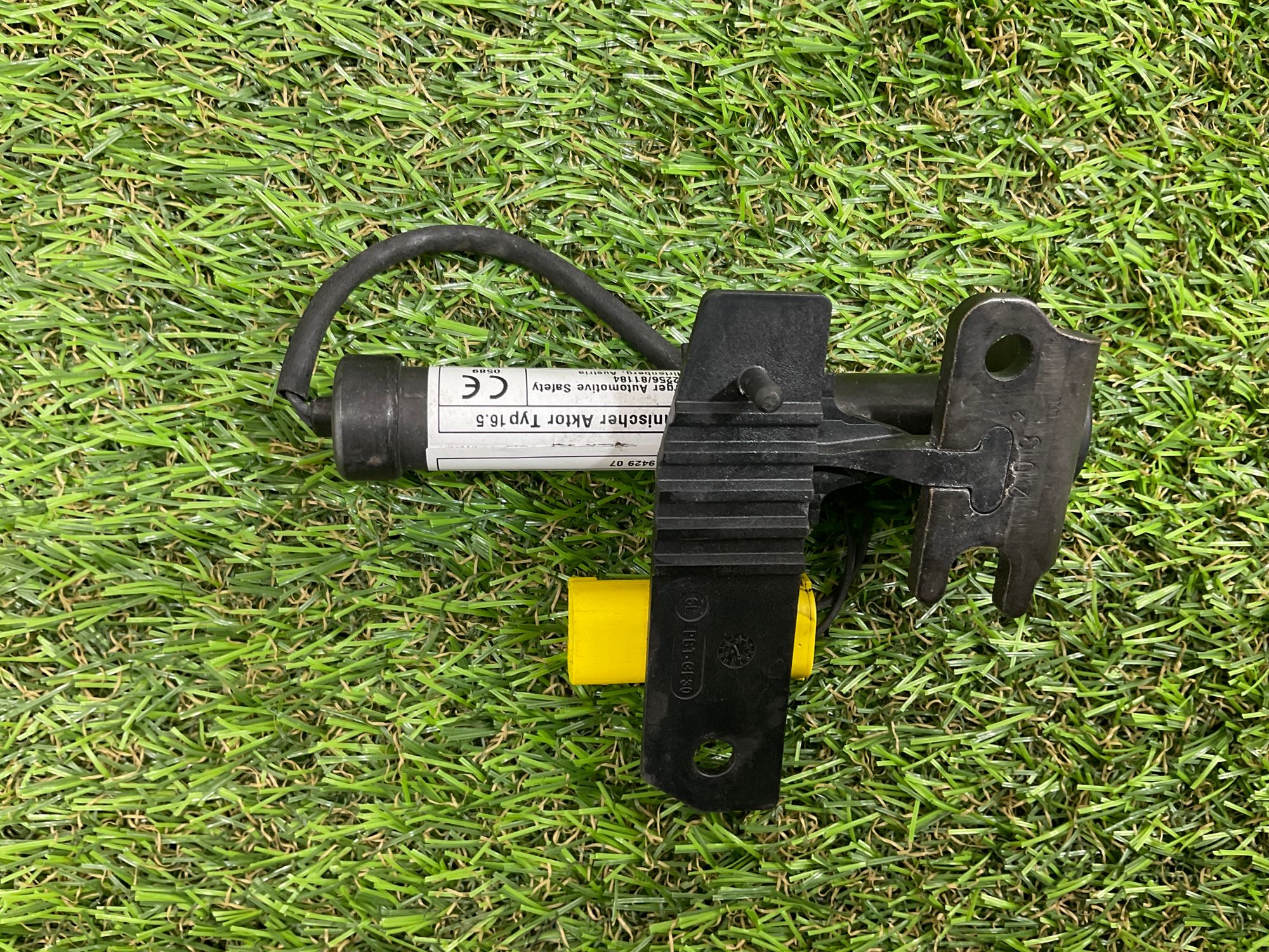 https://ycs.partsauto.market/partsauto-images/thmbs/userImages/h353NjtZg3VDP19b5HMt7LlpbQ93/part/7139c78a-0f89-43bc-b676-43210a5db062_1746705058610.jpg