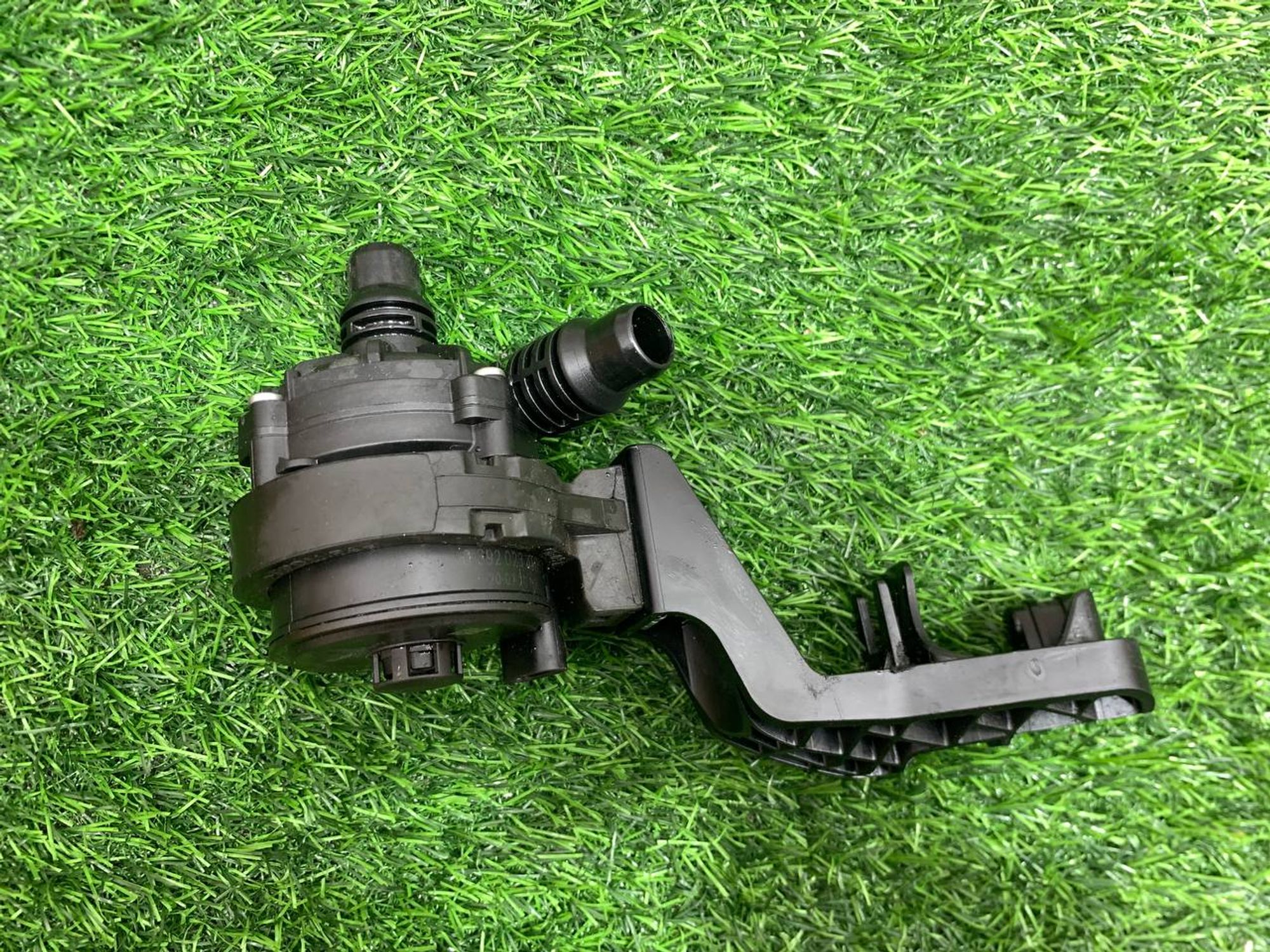 https://ycs.partsauto.market/partsauto-images/thmbs/userImages/h353NjtZg3VDP19b5HMt7LlpbQ93/part/713e6d3f-4ec3-4f5d-b105-e0382e34d5c3_1733476995317.jpg