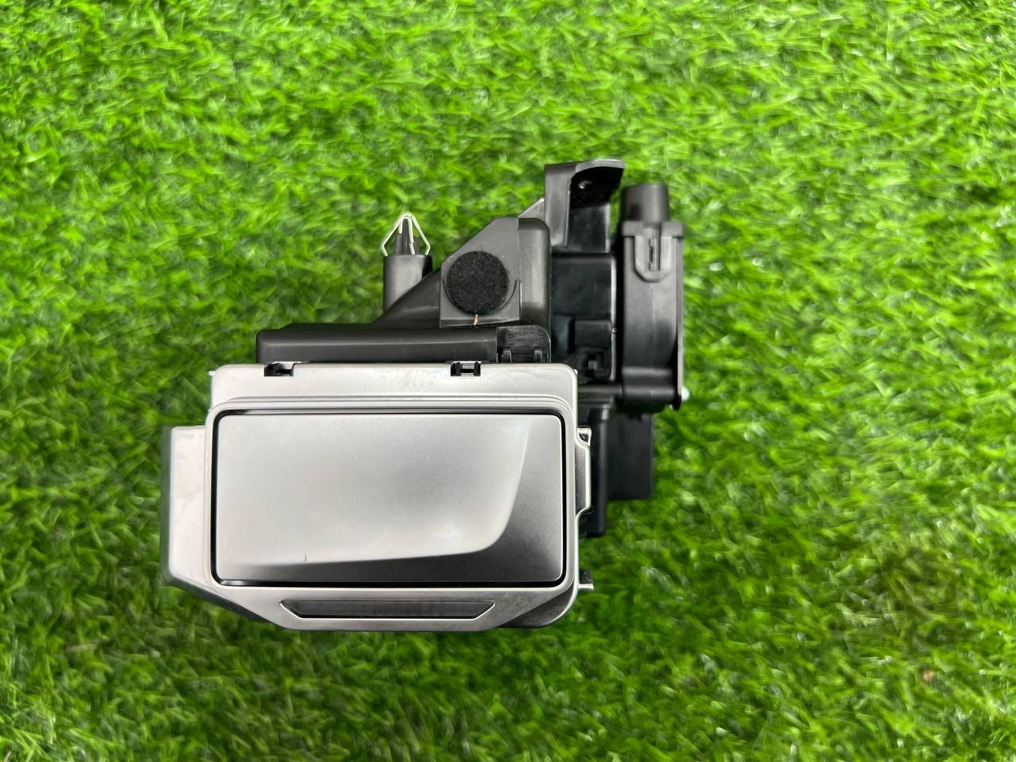 https://ycs.partsauto.market/partsauto-images/thmbs/userImages/h353NjtZg3VDP19b5HMt7LlpbQ93/part/717d8628-28c3-4d34-ad92-f155f94c4923_1733296307335.jpg
