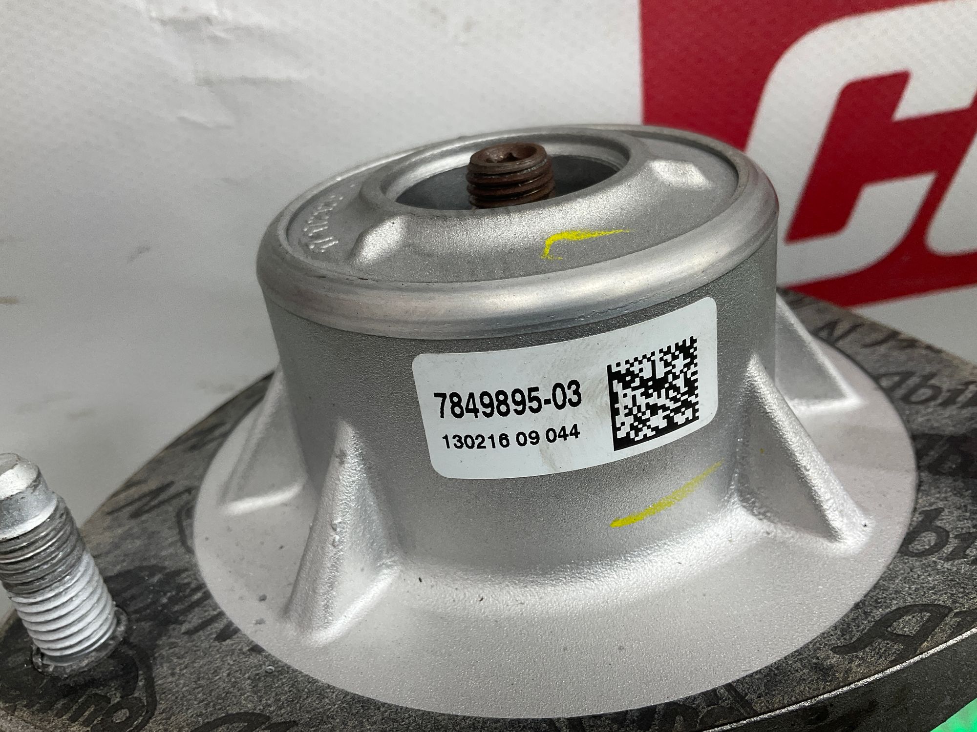 https://ycs.partsauto.market/partsauto-images/thmbs/userImages/h353NjtZg3VDP19b5HMt7LlpbQ93/part/731b8fcf-ada0-4dcd-b65d-5ec08542ffbd_1746710462587.jpg