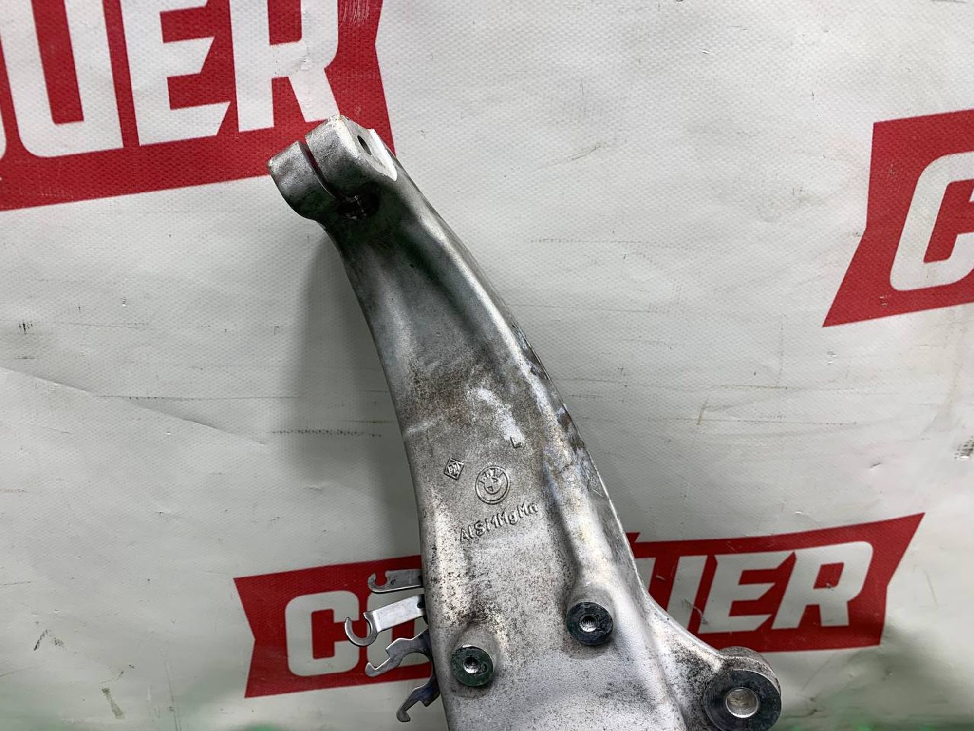 https://ycs.partsauto.market/partsauto-images/thmbs/userImages/h353NjtZg3VDP19b5HMt7LlpbQ93/part/7410b81b-184c-4213-9dec-72863ae79817_1732626667419.jpg