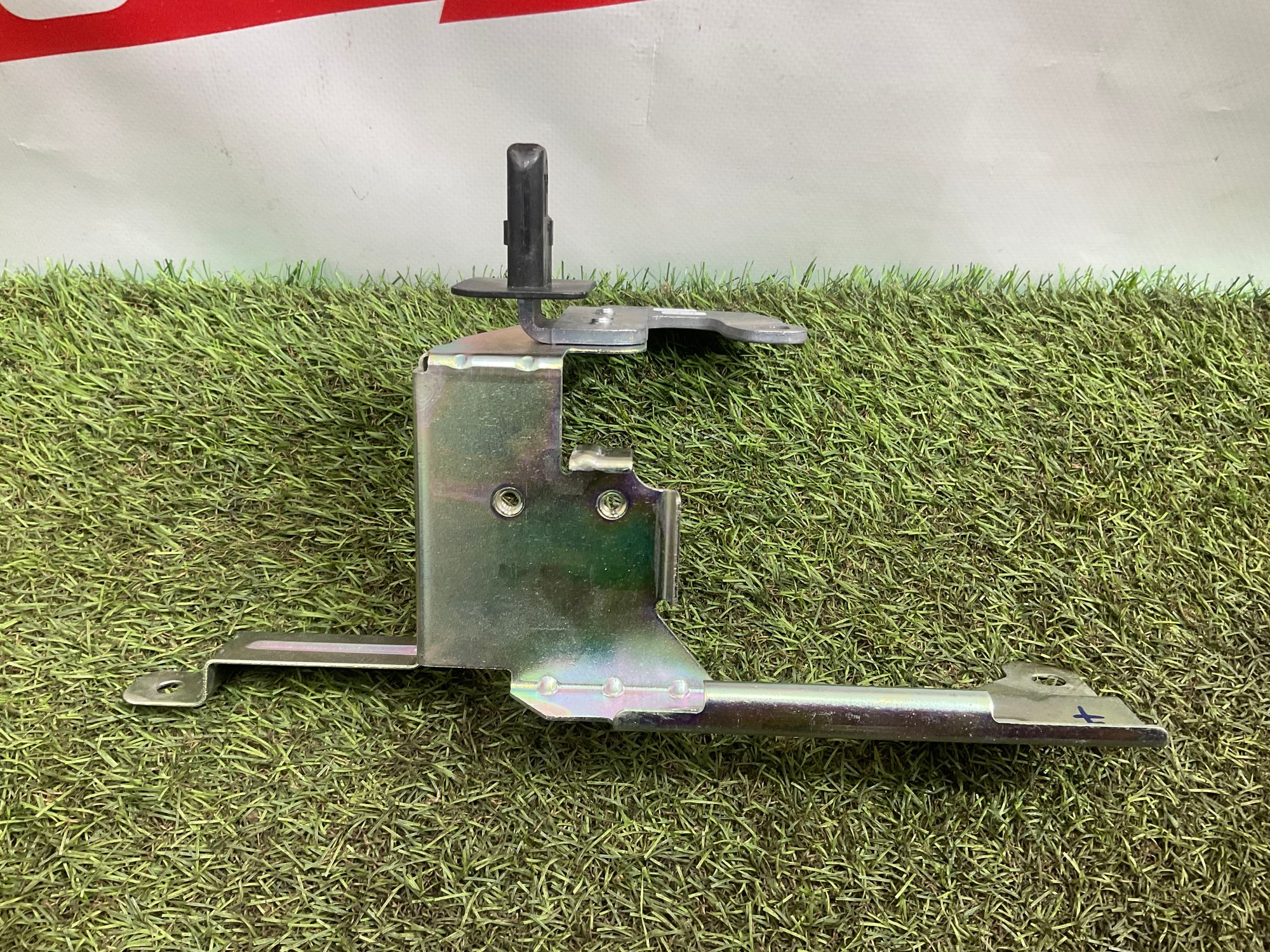 Кронштейн шторки багажника BMW 3 серия G21, 2500 рублей, Москва