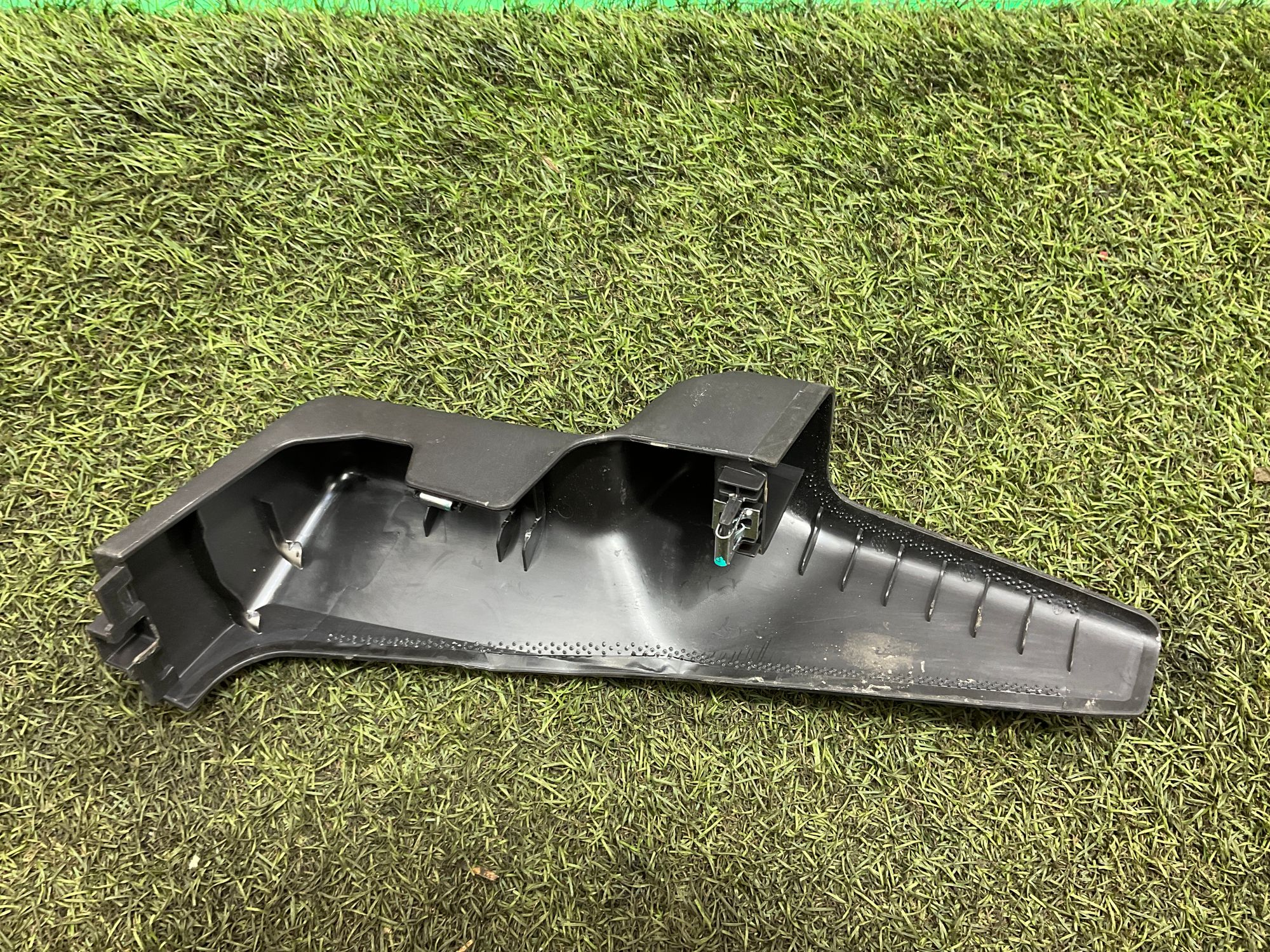 Накладка заднего сиденья левая Land Rover Defender II L663 2022, 1500 рублей, Москва