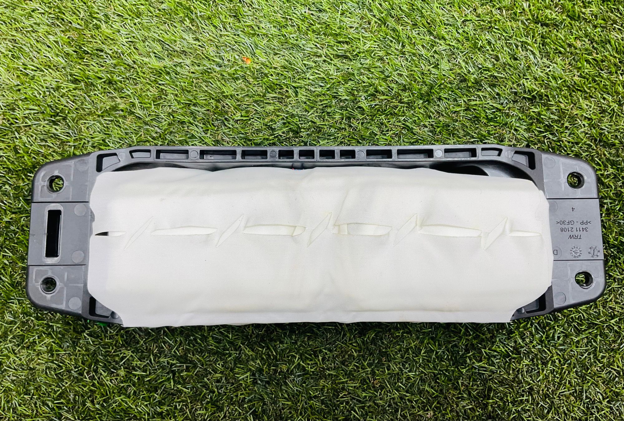 https://ycs.partsauto.market/partsauto-images/thmbs/userImages/h353NjtZg3VDP19b5HMt7LlpbQ93/part/74fecde4-d4dd-4d43-9a59-1c61f509b77b_1789116906227.jpg
