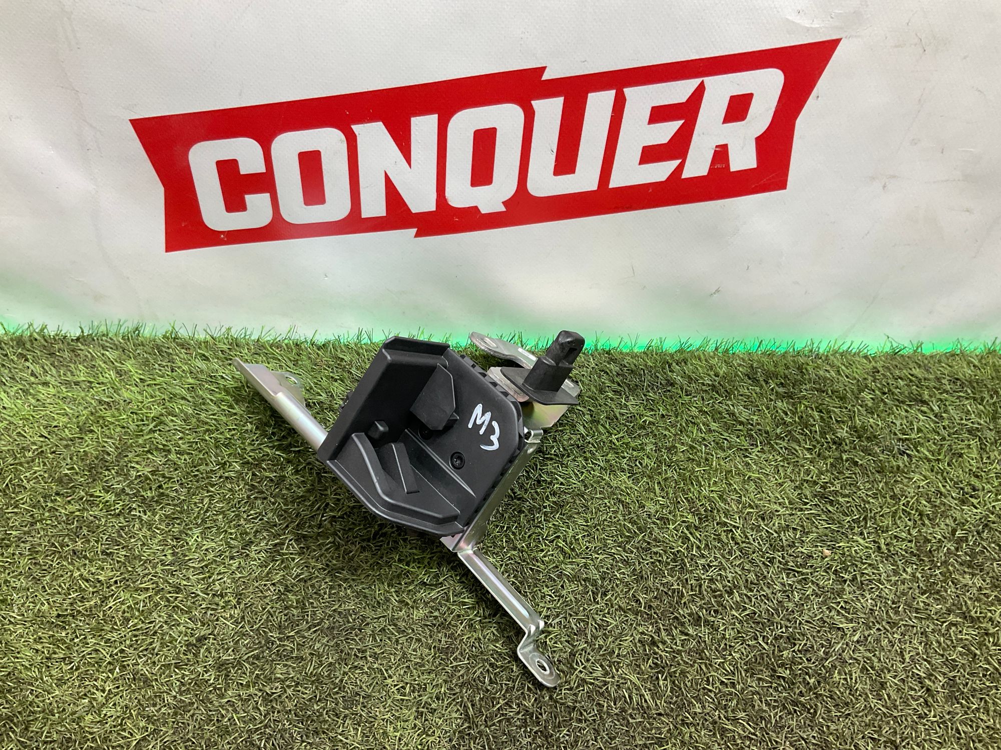 Направляющая шторки багажника левая BMW M3 G81 2022, 2000 рублей, Москва