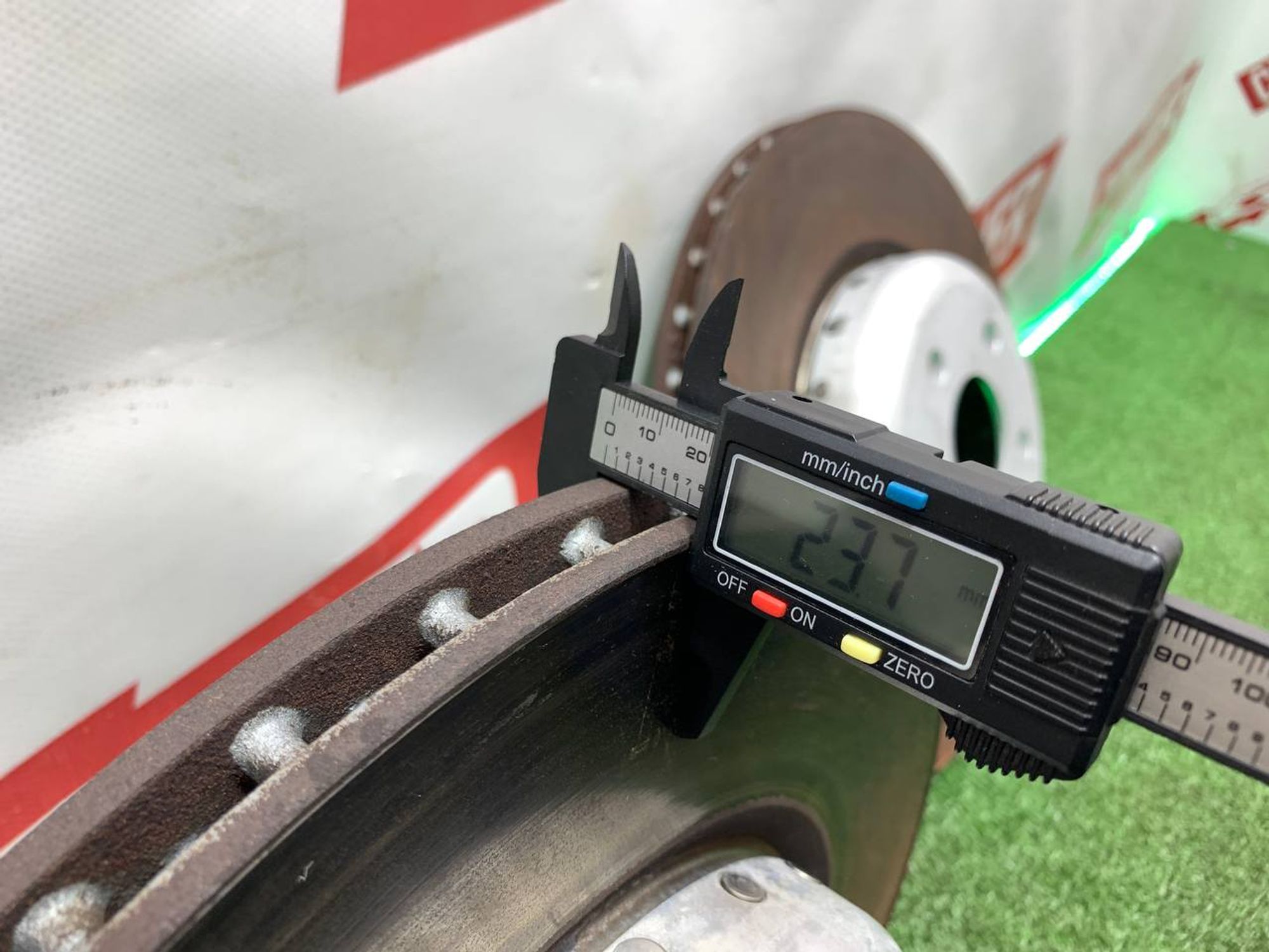 https://ycs.partsauto.market/partsauto-images/thmbs/userImages/h353NjtZg3VDP19b5HMt7LlpbQ93/part/763c5479-c1b4-48a7-af89-81f41cbf66f9_1726142819149.jpg