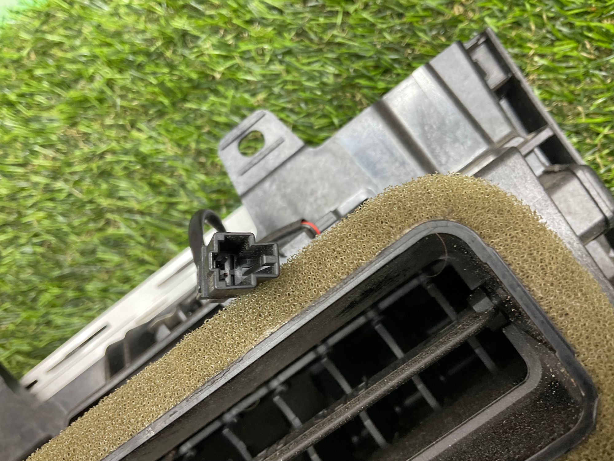 https://ycs.partsauto.market/partsauto-images/thmbs/userImages/h353NjtZg3VDP19b5HMt7LlpbQ93/part/76807303-a614-4afd-a7f8-537ec0b25711_1785851143362.jpg