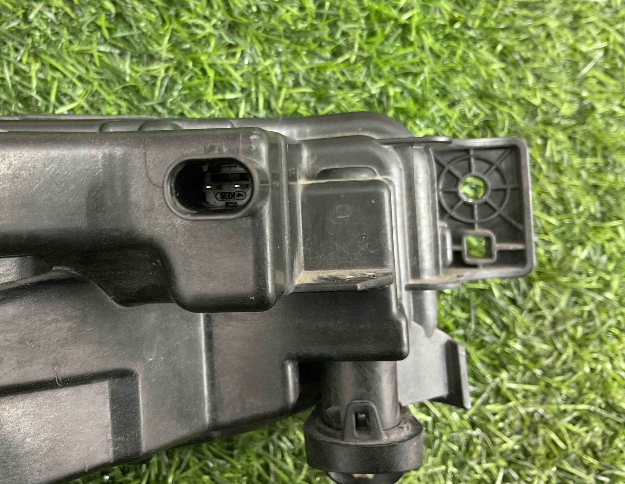 https://ycs.partsauto.market/partsauto-images/thmbs/userImages/h353NjtZg3VDP19b5HMt7LlpbQ93/part/76c1d636-45c4-43b6-a8cc-afb902f3c8d3_1746001819637.jpg