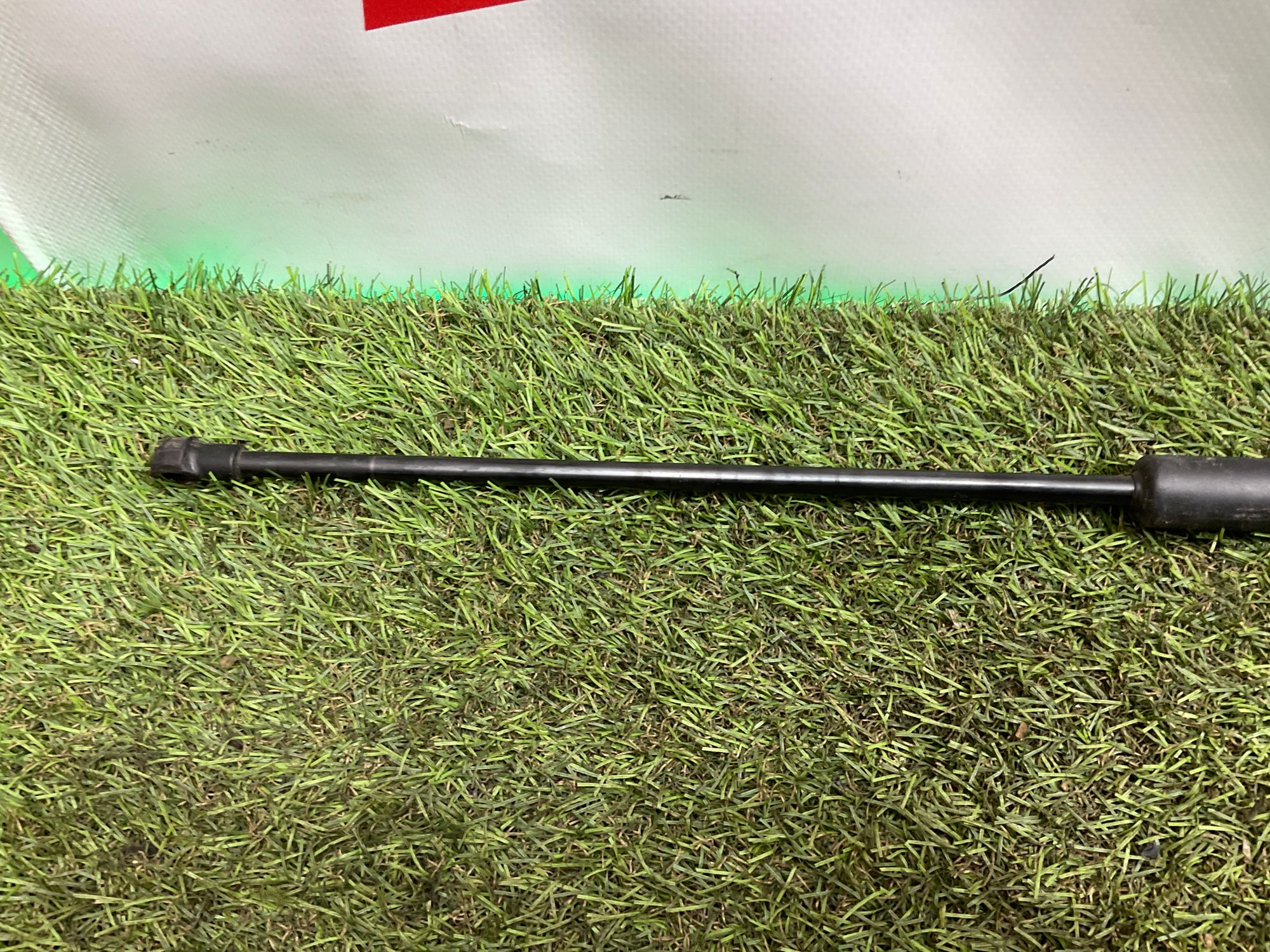 Амортизатор капота левый Toyota Land Cruiser 200 рестайлинг 2 (2015—2023) 2021, 5000 рублей, Москва