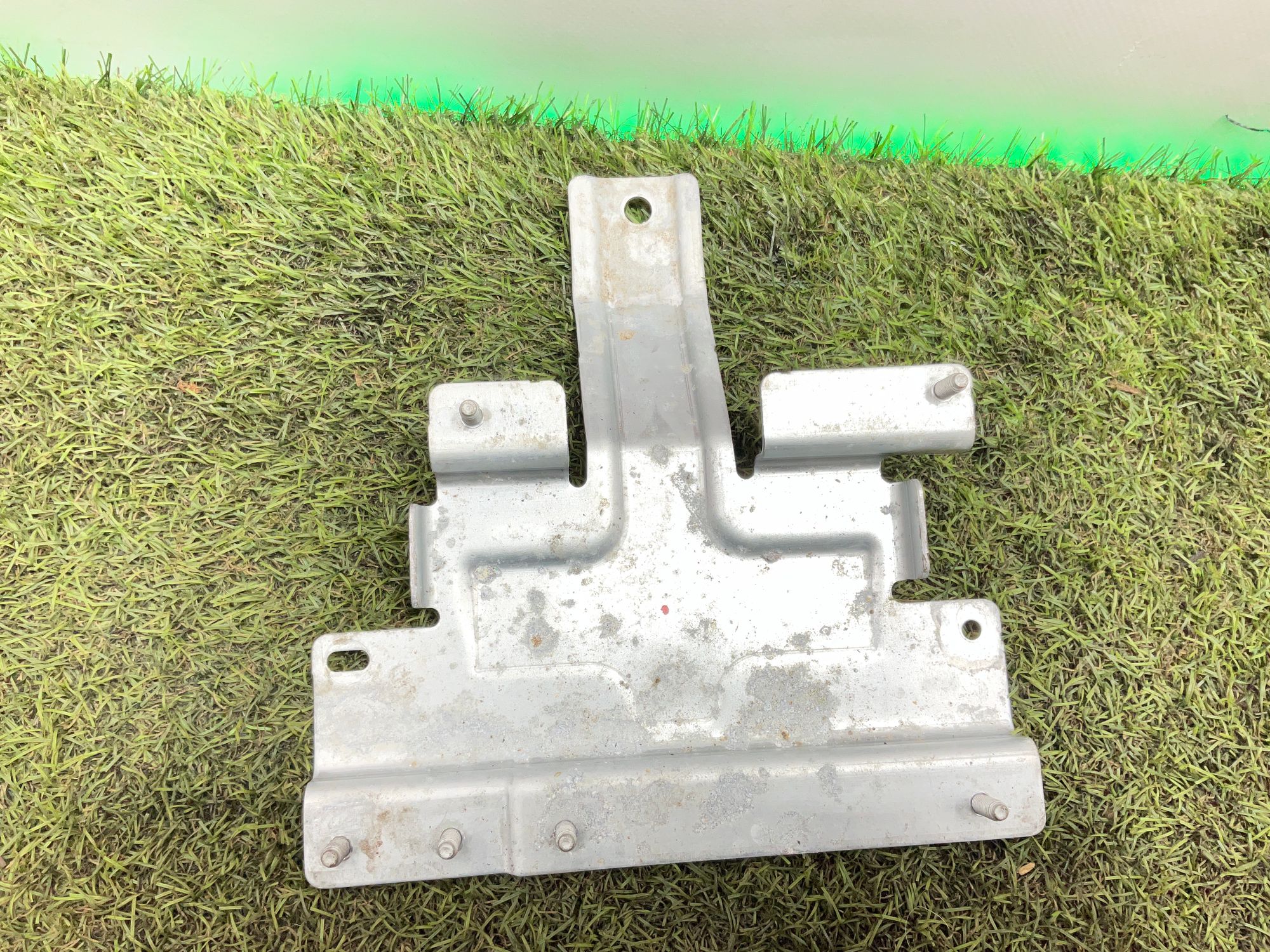 Крепление дополнительного аккумулятора Land Rover Defender II L663 2022, 2000 рублей, Москва