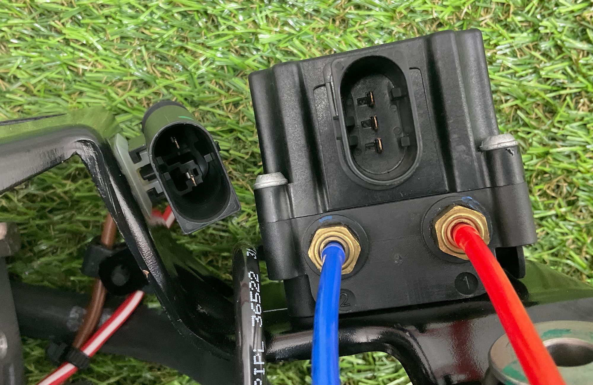 https://ycs.partsauto.market/partsauto-images/thmbs/userImages/h353NjtZg3VDP19b5HMt7LlpbQ93/part/77d35817-ad49-4952-b1ae-883e6e5e2b4f_1746711054321.jpg