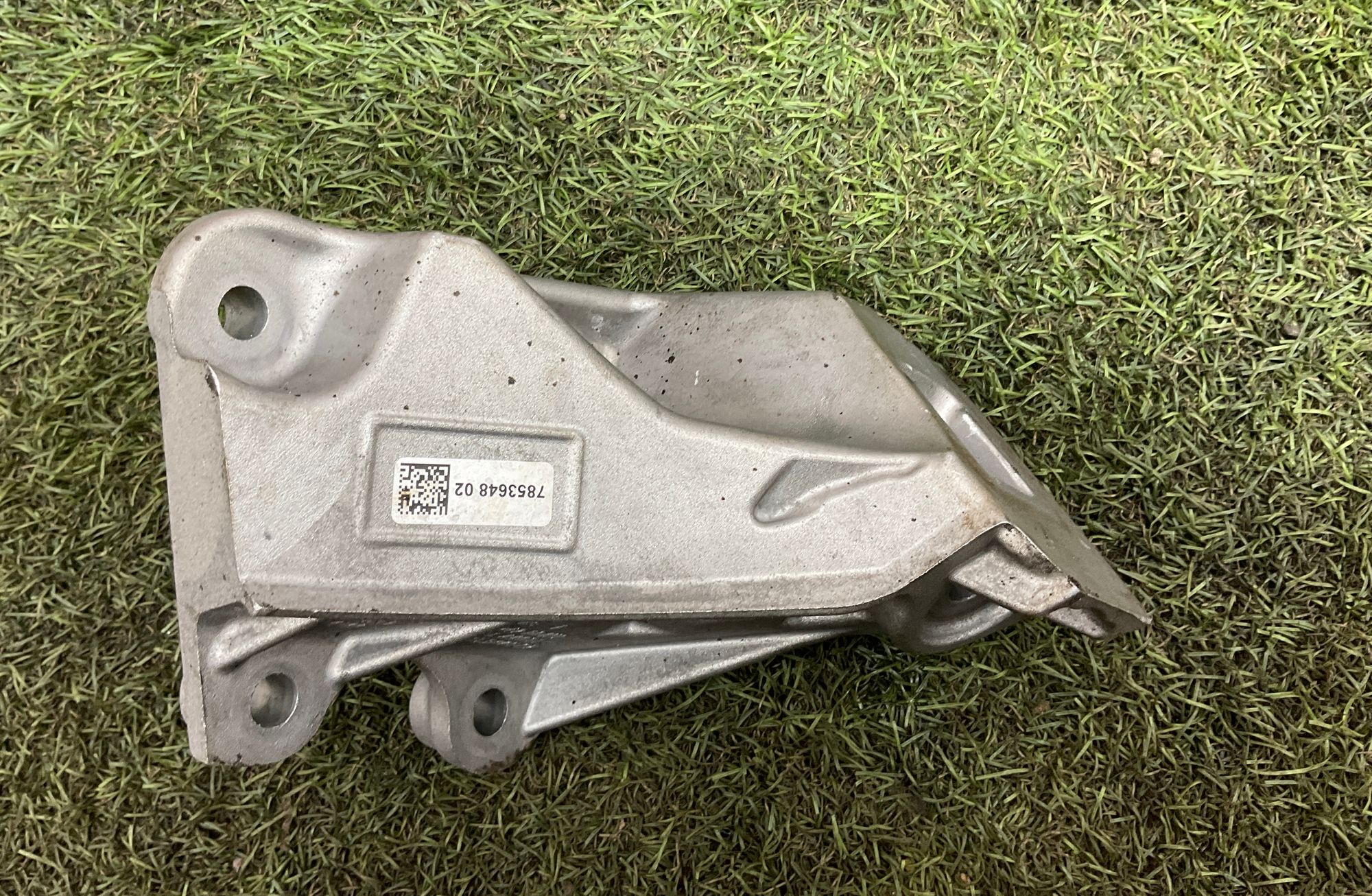 Кронштейн двигателя правый BMW M5, F90 2019, 8000 рублей, Москва