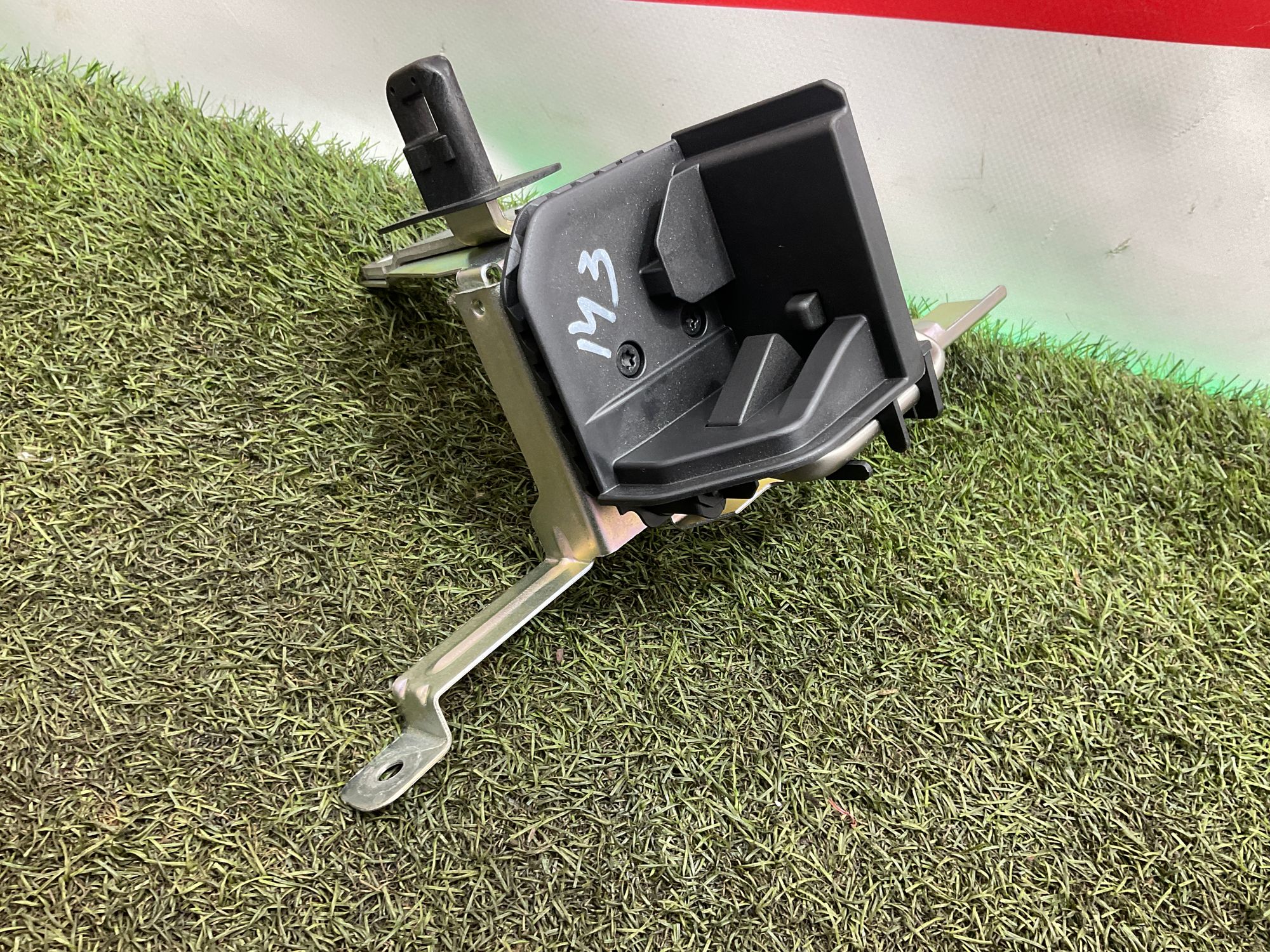 Кронштейн шторки багажника правый BMW M3, G81 2023, 2500 рублей, Москва