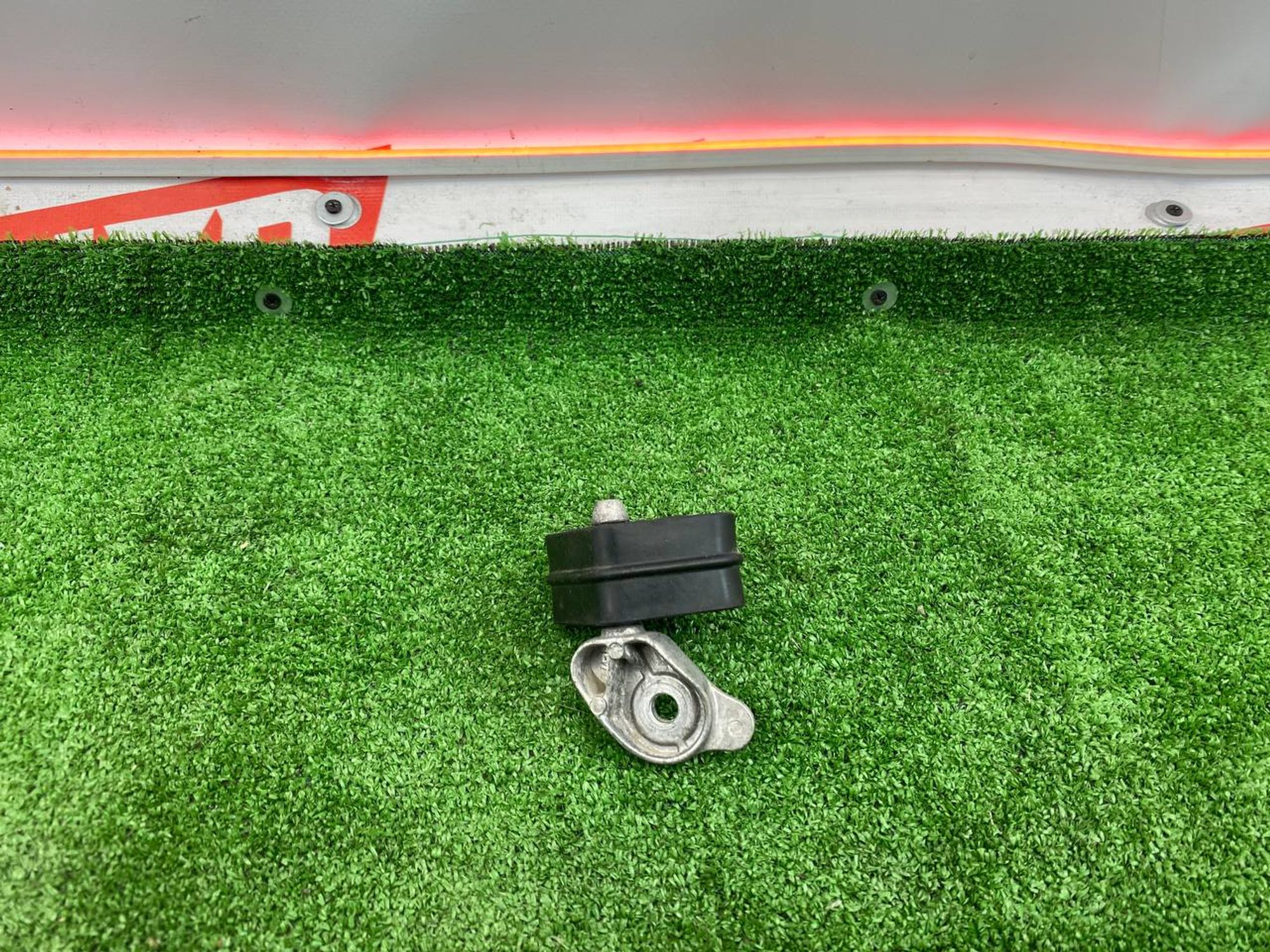 https://ycs.partsauto.market/partsauto-images/thmbs/userImages/h353NjtZg3VDP19b5HMt7LlpbQ93/part/789ad813-ad7b-438b-977a-1c22e9191059_1743777856915.jpg