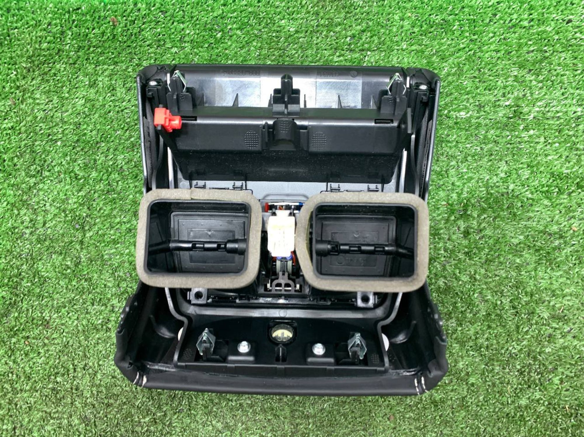 https://ycs.partsauto.market/partsauto-images/thmbs/userImages/h353NjtZg3VDP19b5HMt7LlpbQ93/part/78f106fc-7b44-4c1f-8655-d7048dc8ef29_1720527289351.jpg